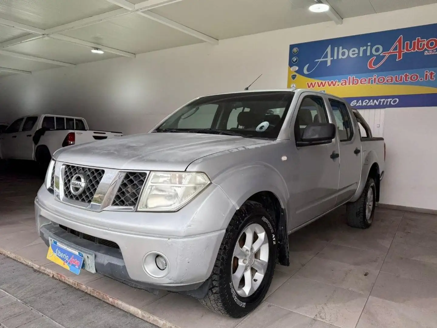 Nissan Navara 2.5 dCi 4 porte Double Cab VEDI NOTE Argento - 1