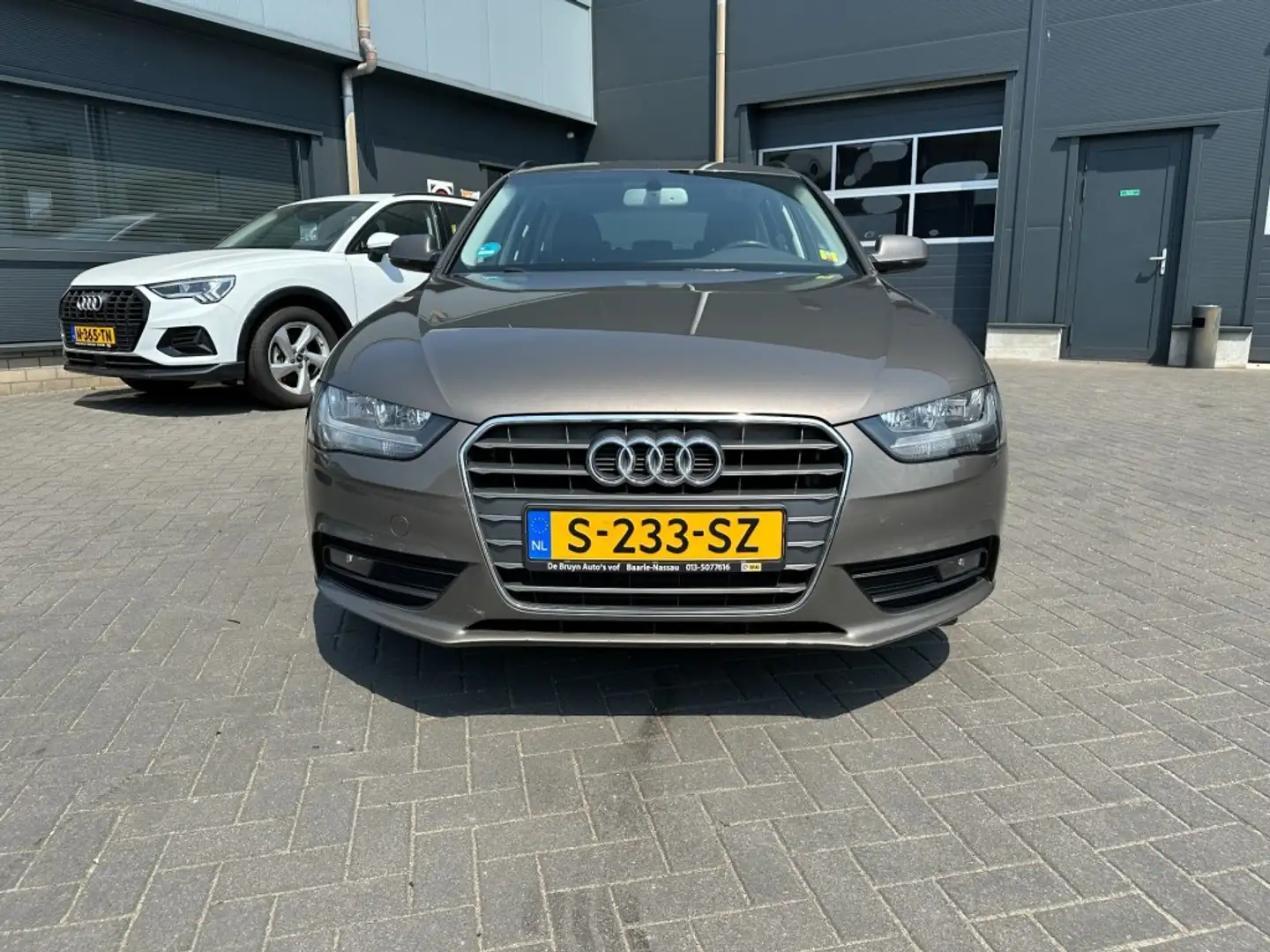 Audi A4 A4 Avant 1.8 TFSi Pro-Line S Navi Leder Trekhaak Grau - 2