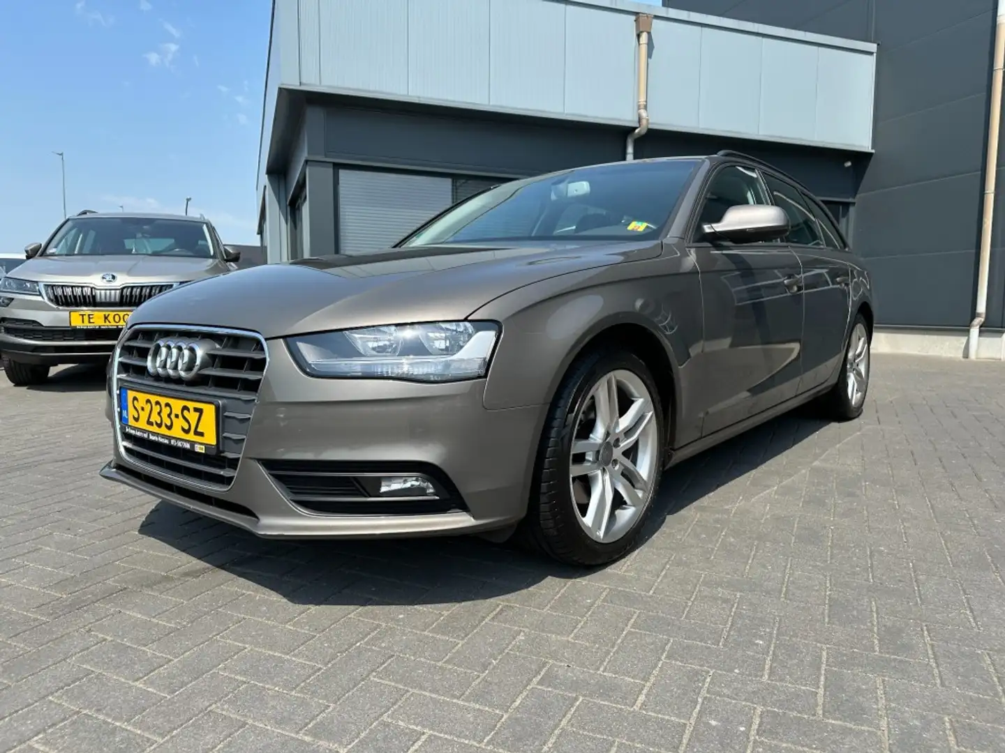 Audi A4 A4 Avant 1.8 TFSi Pro-Line S Navi Leder Trekhaak Grau - 1
