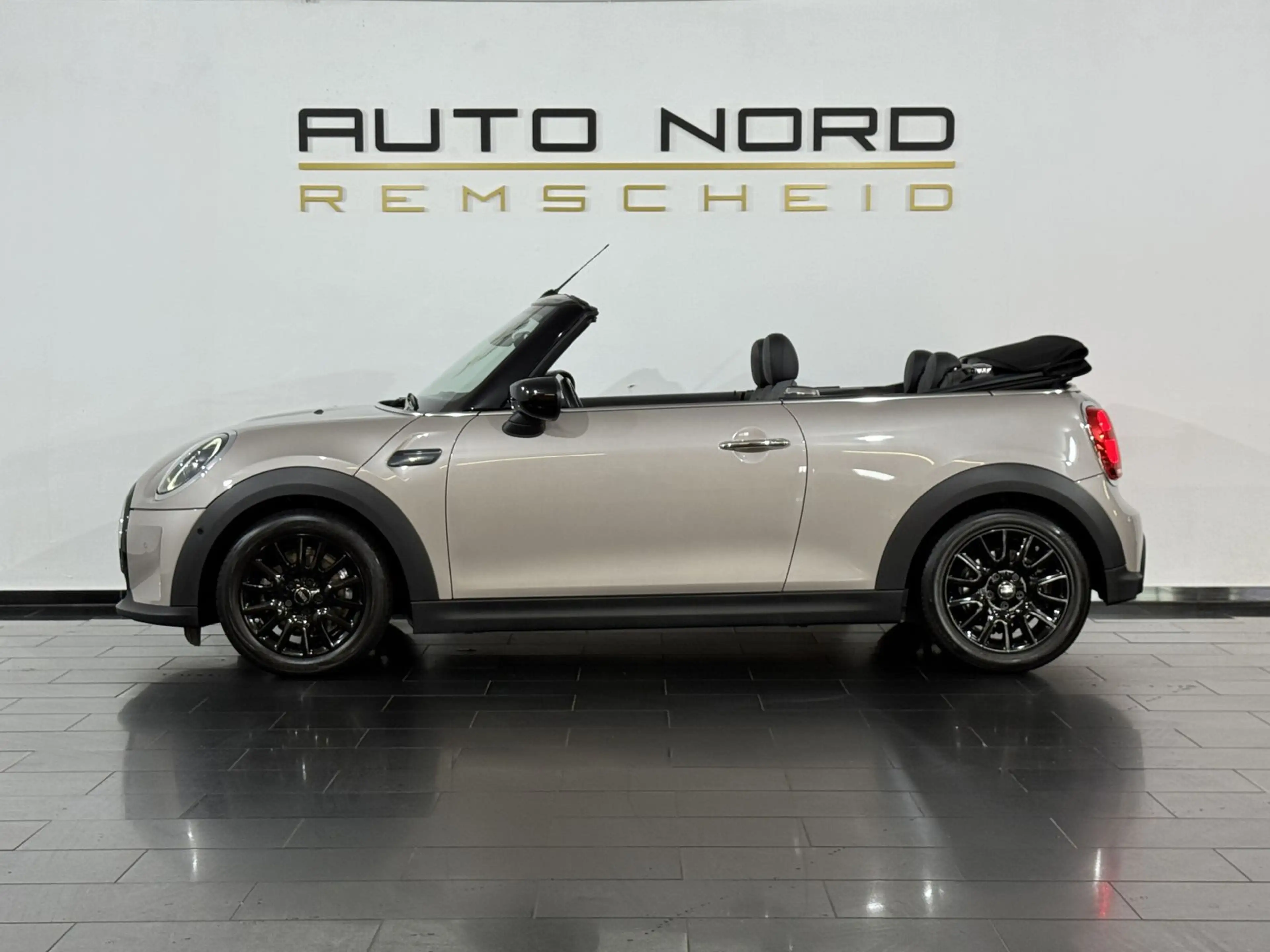 MINI Cooper Cabrio JCW Trim*Kamera*Virtual*LED*H&K* — photo 11