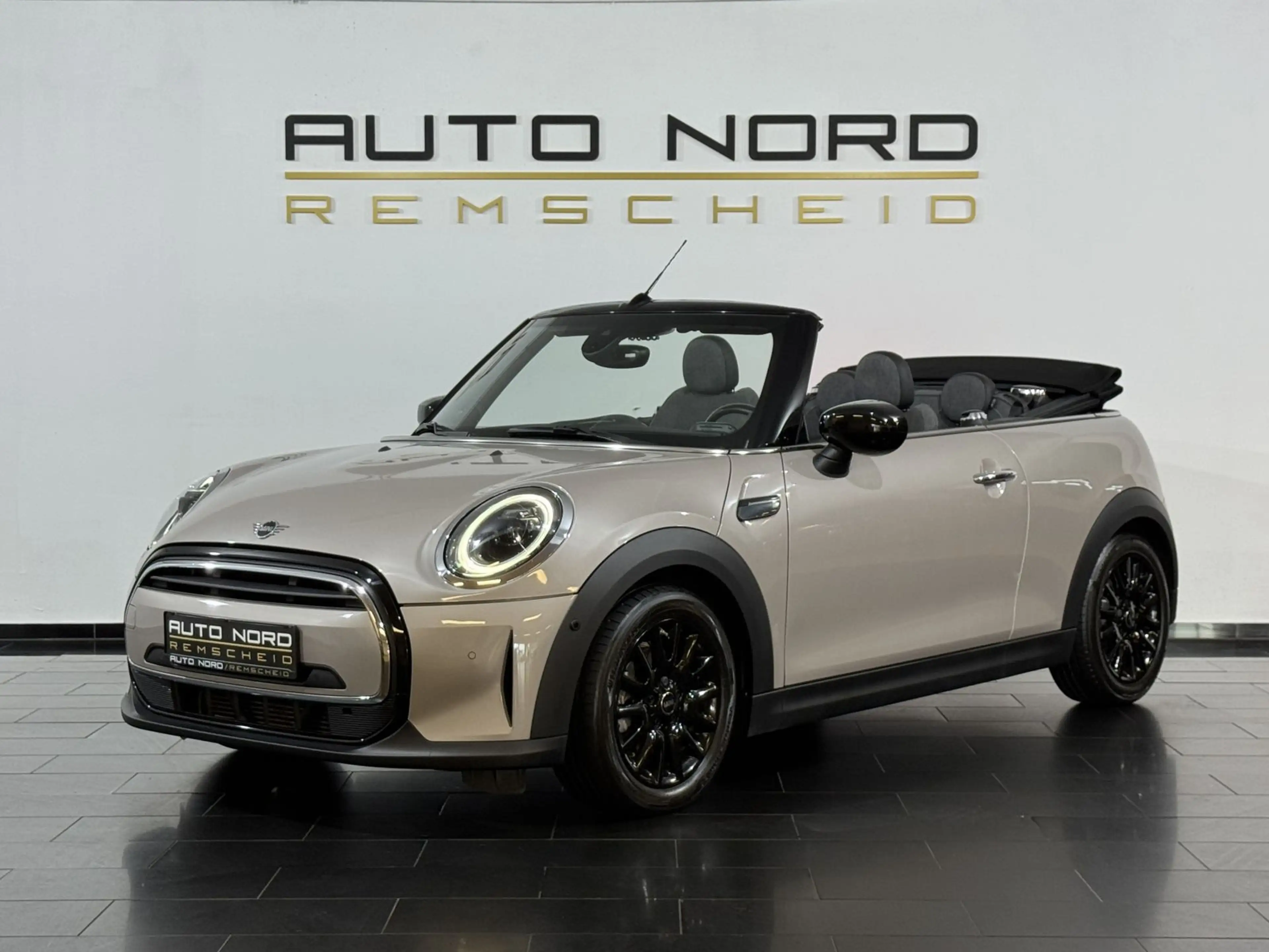 MINI Cooper Cabrio JCW Trim*Kamera*Virtual*LED*H&K* — photo 12