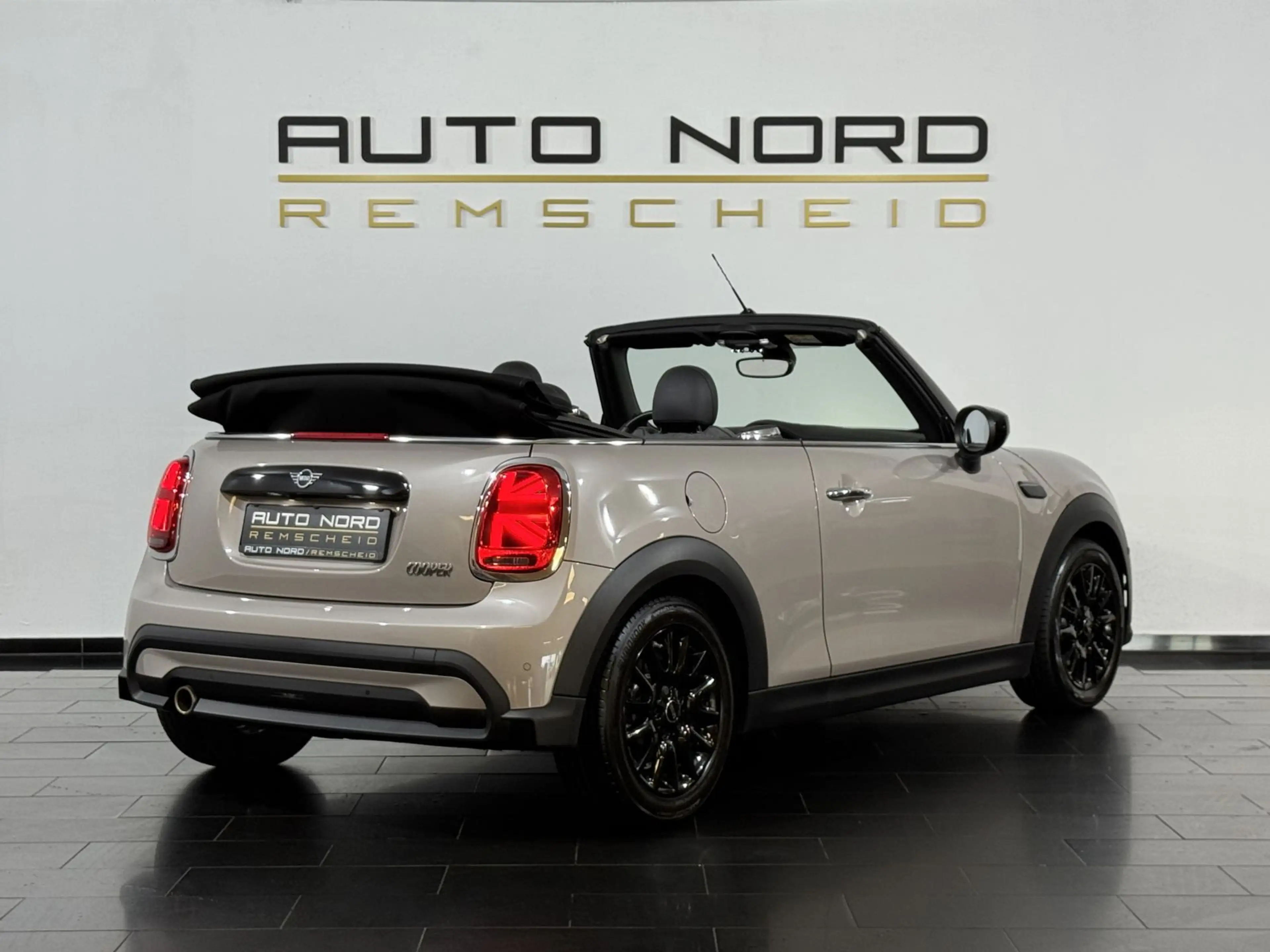 MINI Cooper Cabrio JCW Trim*Kamera*Virtual*LED*H&K* — photo 7