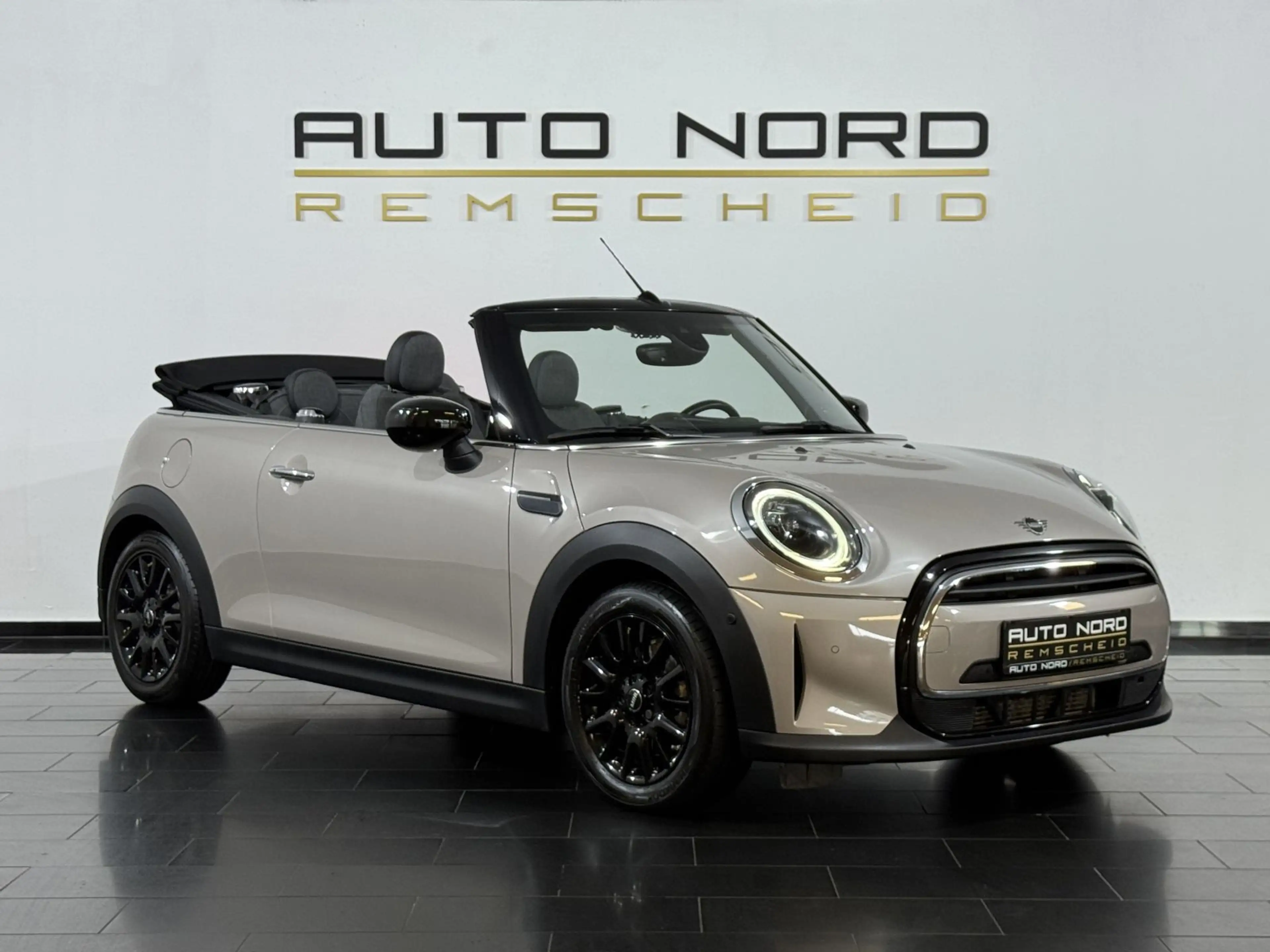 MINI Cooper Cabrio JCW Trim*Kamera*Virtual*LED*H&K* — photo 3