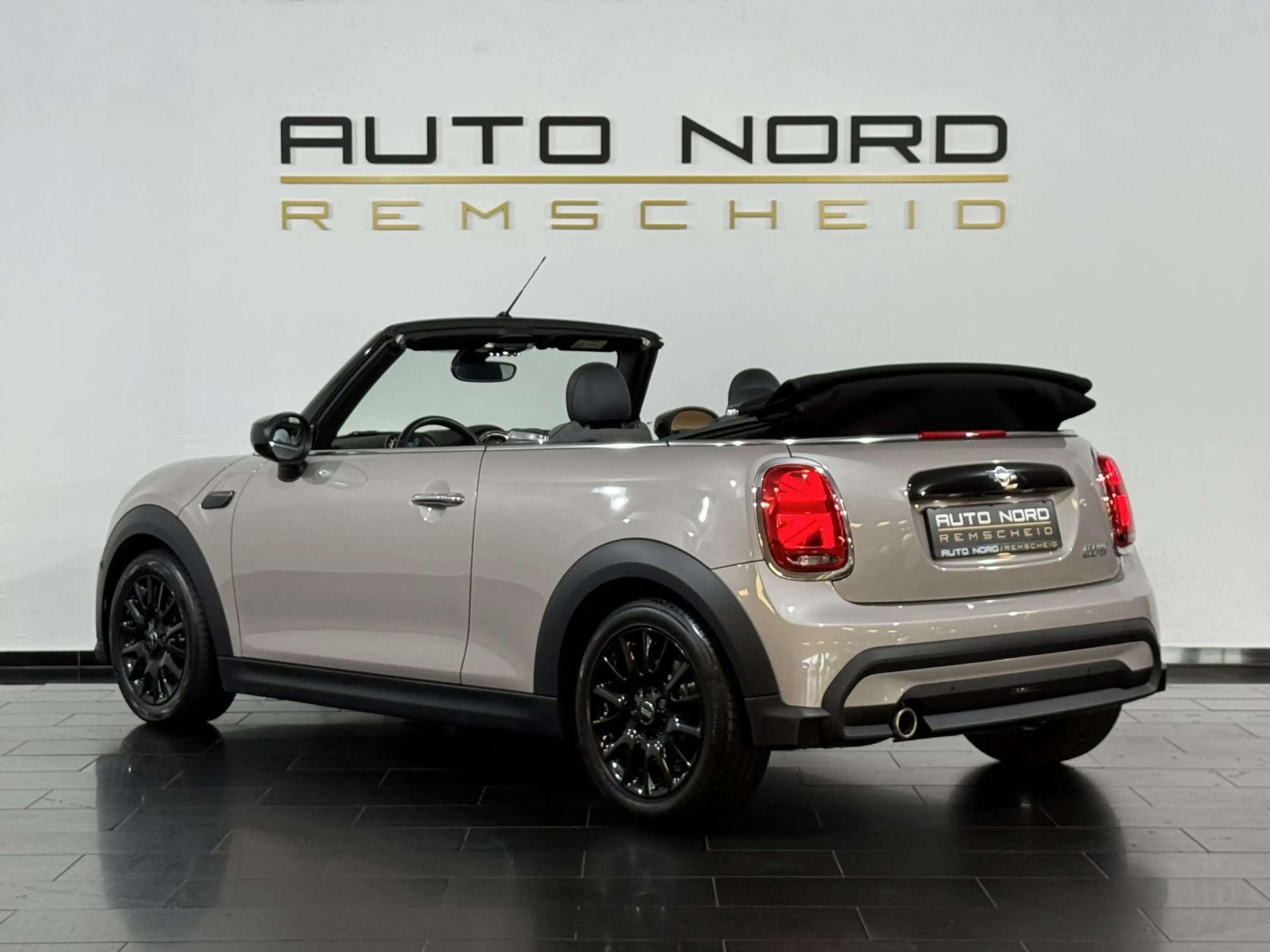 MINI Cooper Cabrio JCW Trim*Kamera*Virtual*LED*H&K* — photo 9