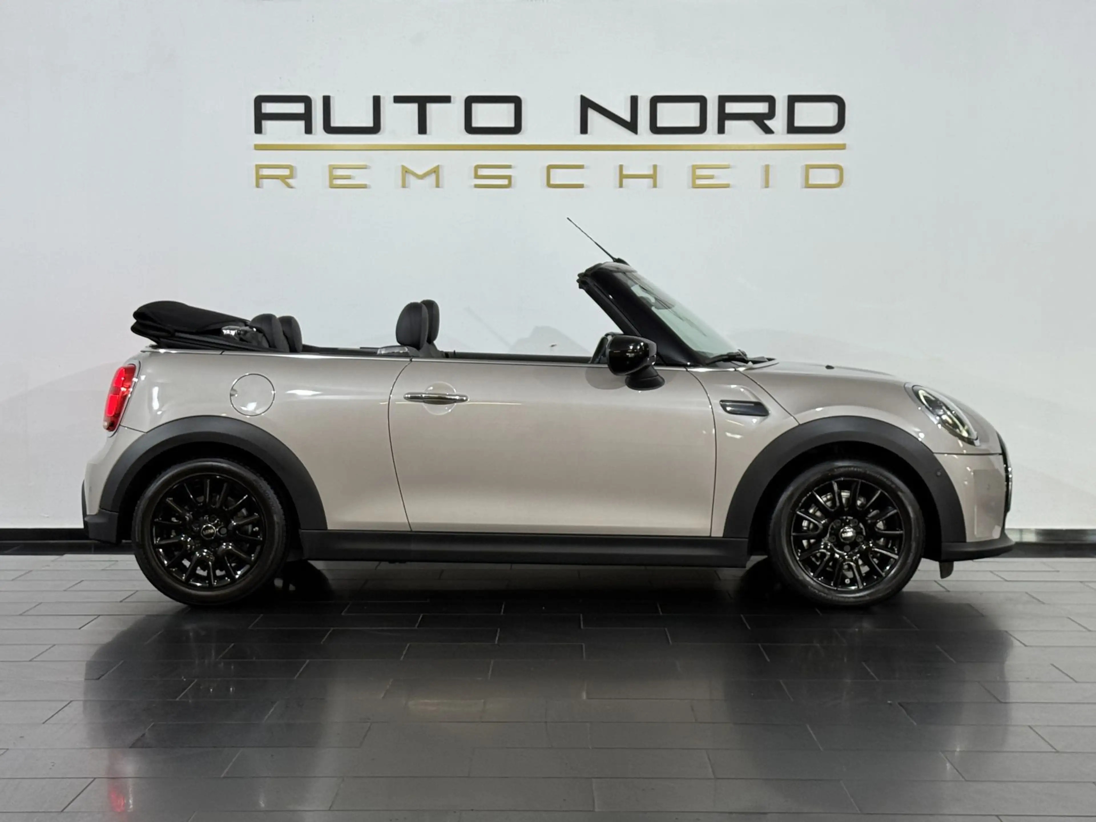MINI Cooper Cabrio JCW Trim*Kamera*Virtual*LED*H&K* — photo 5
