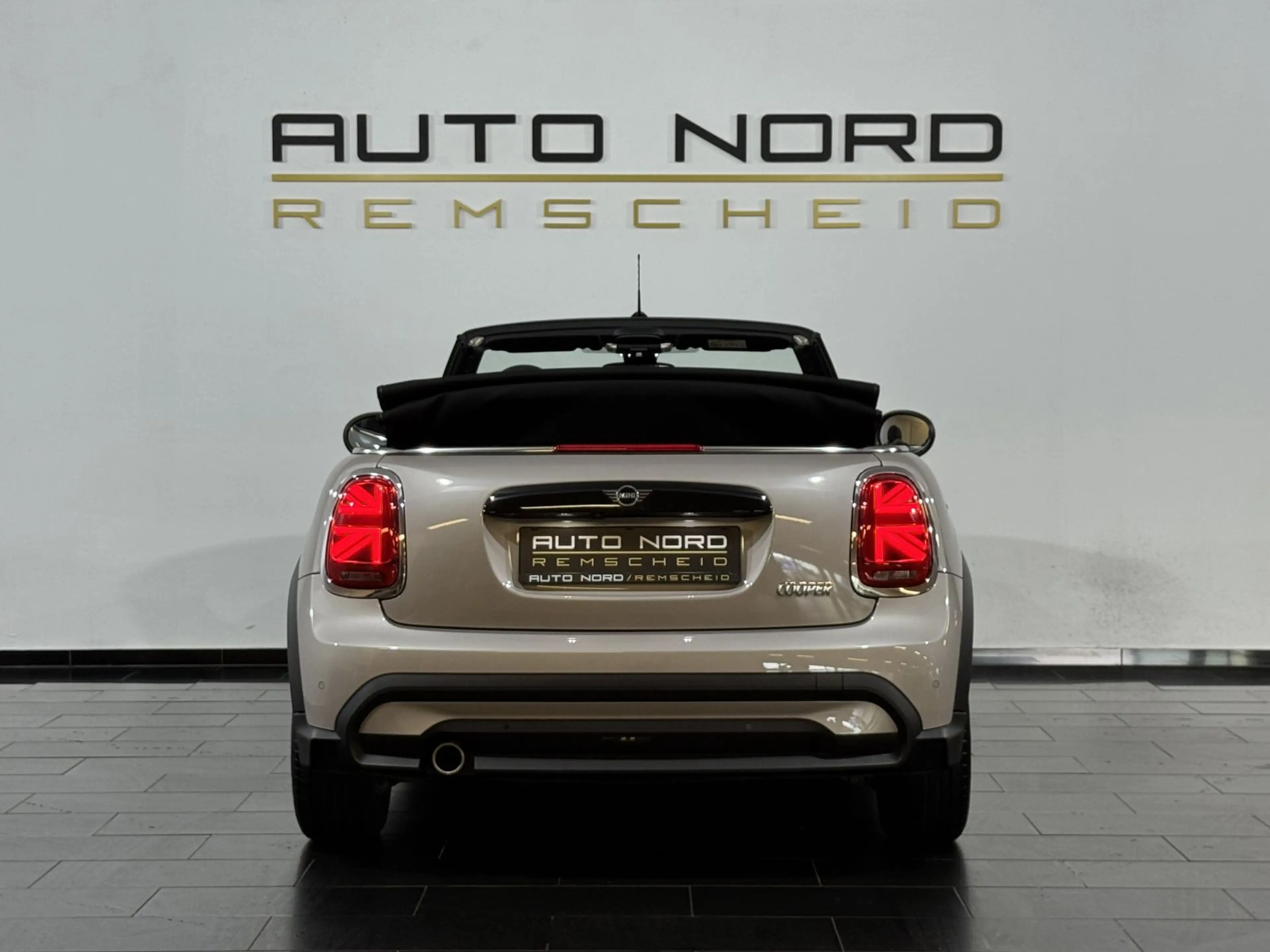 MINI Cooper Cabrio JCW Trim*Kamera*Virtual*LED*H&K* — photo 8