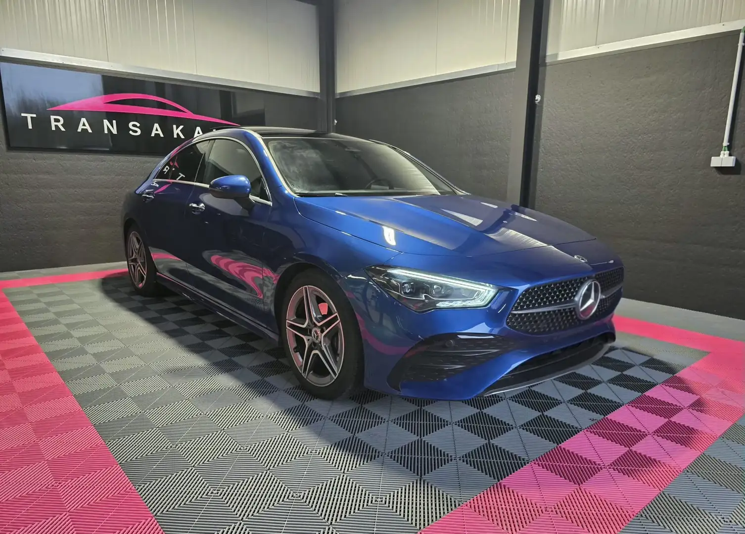 Mercedes-Benz CLA 180 Star Edition - Pack AMG - Caméra - Alcantara Bleu - 2