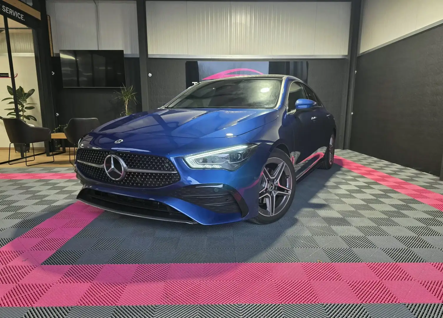 Mercedes-Benz CLA 180 Star Edition - Pack AMG - Caméra - Alcantara Bleu - 1