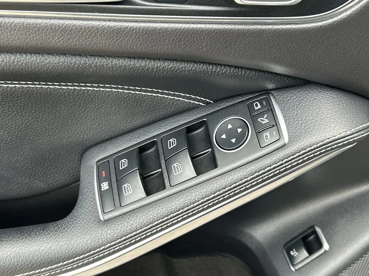 Mercedes-Benz GLA снимка Mercedes-Benz GLA
