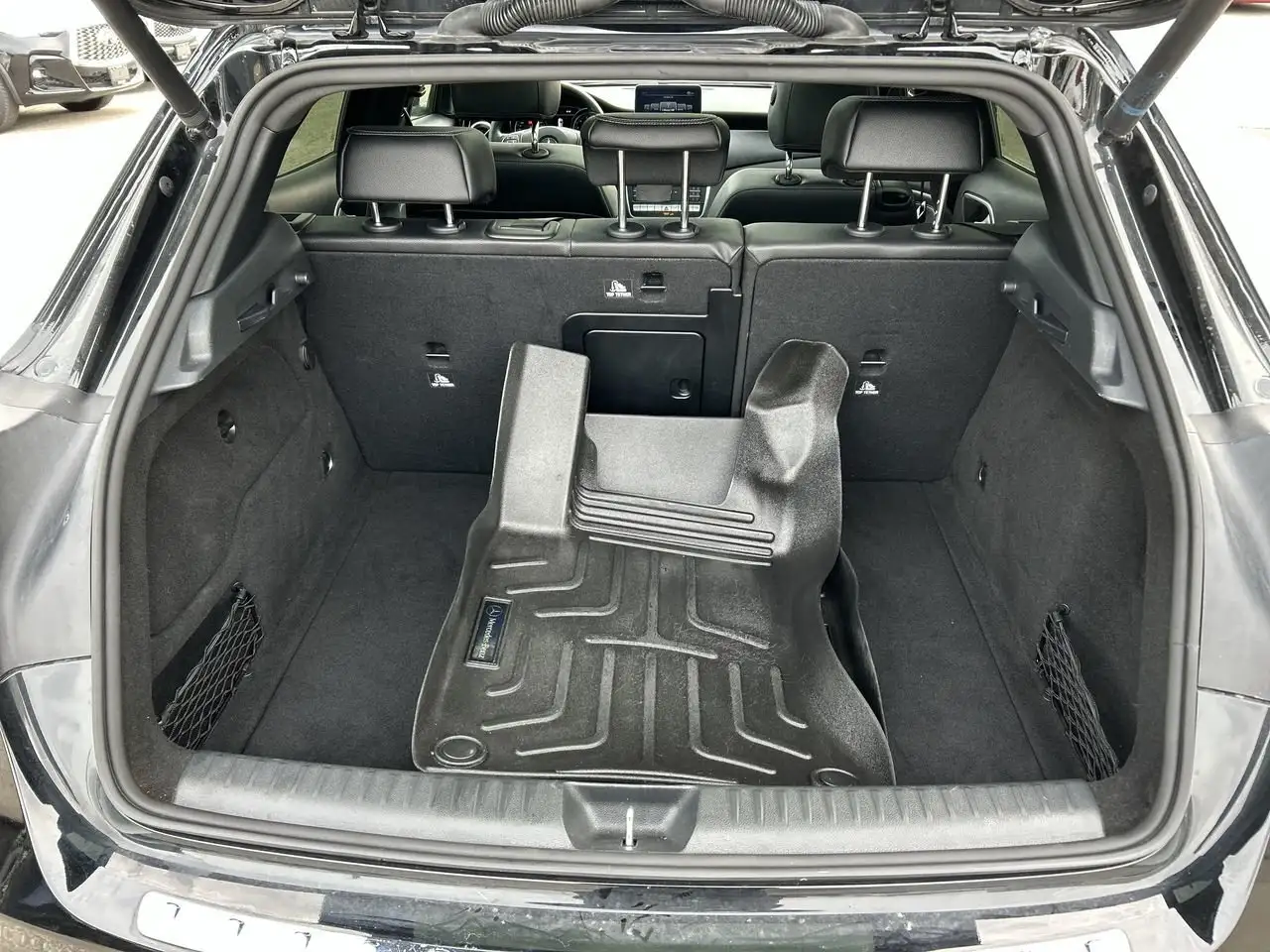 Mercedes-Benz GLA снимка Mercedes-Benz GLA