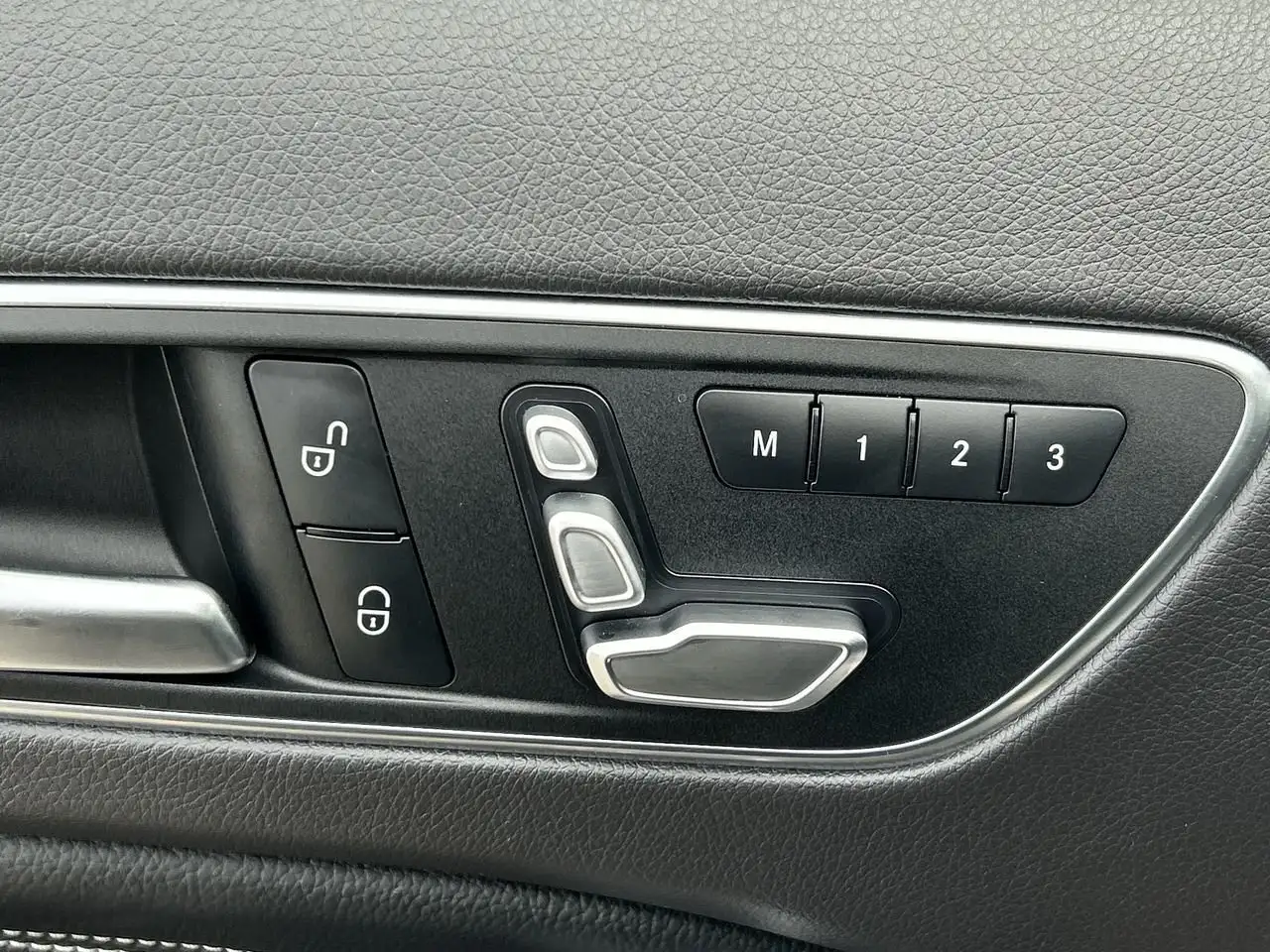 Mercedes-Benz GLA снимка Mercedes-Benz GLA