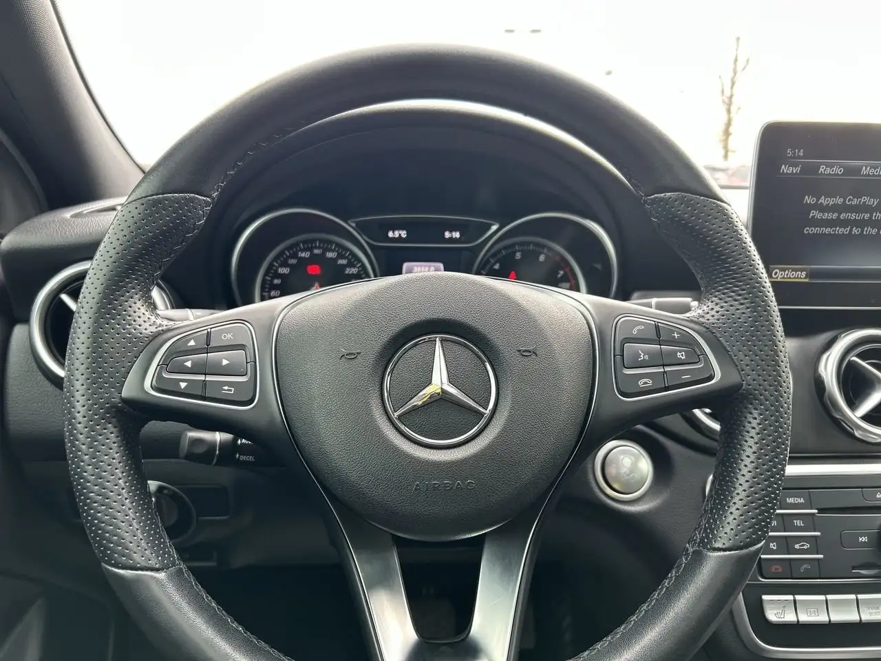 Mercedes-Benz GLA снимка Mercedes-Benz GLA