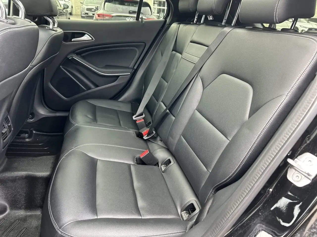 Mercedes-Benz GLA снимка Mercedes-Benz GLA