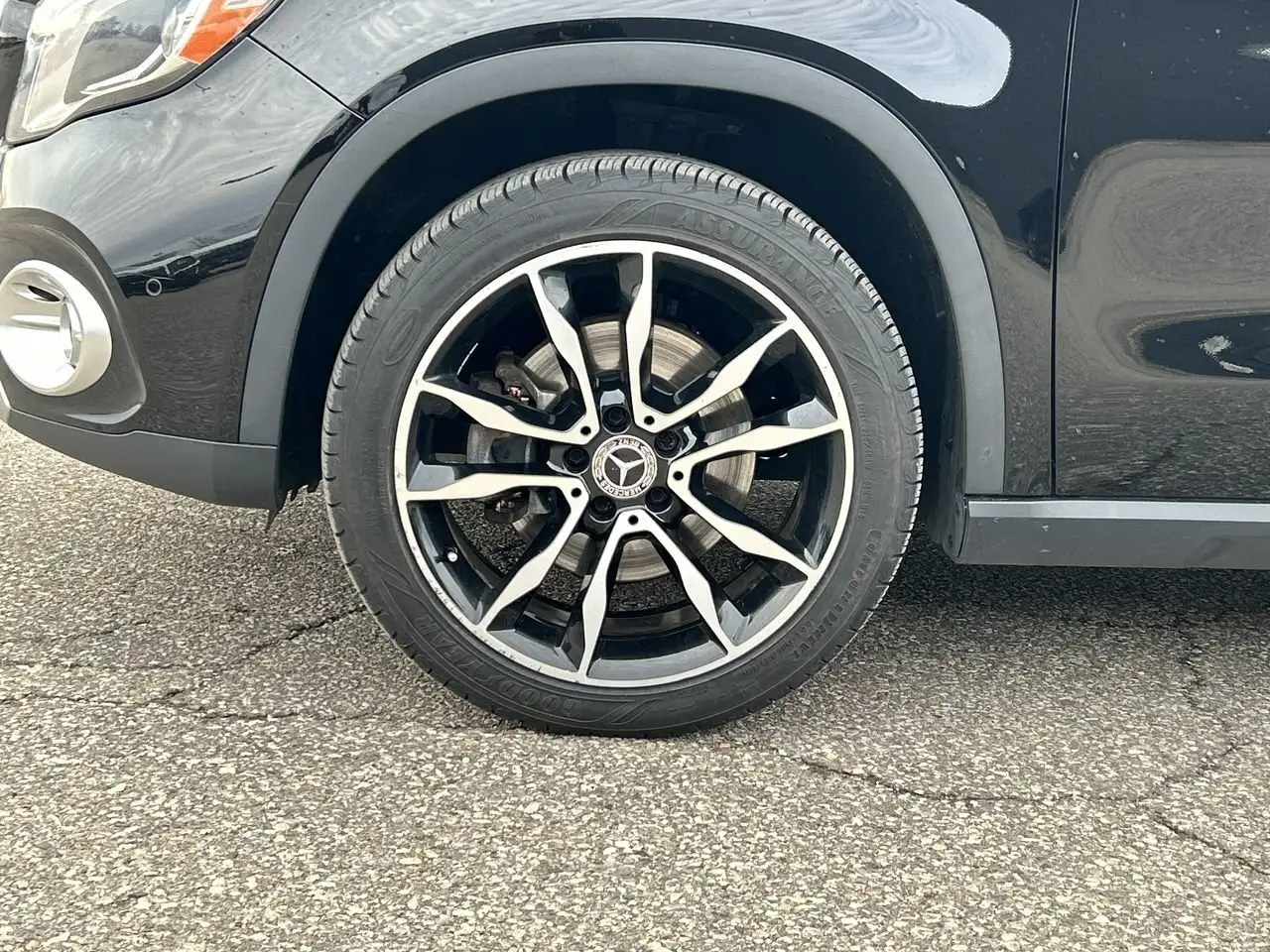 Mercedes-Benz GLA снимка Mercedes-Benz GLA