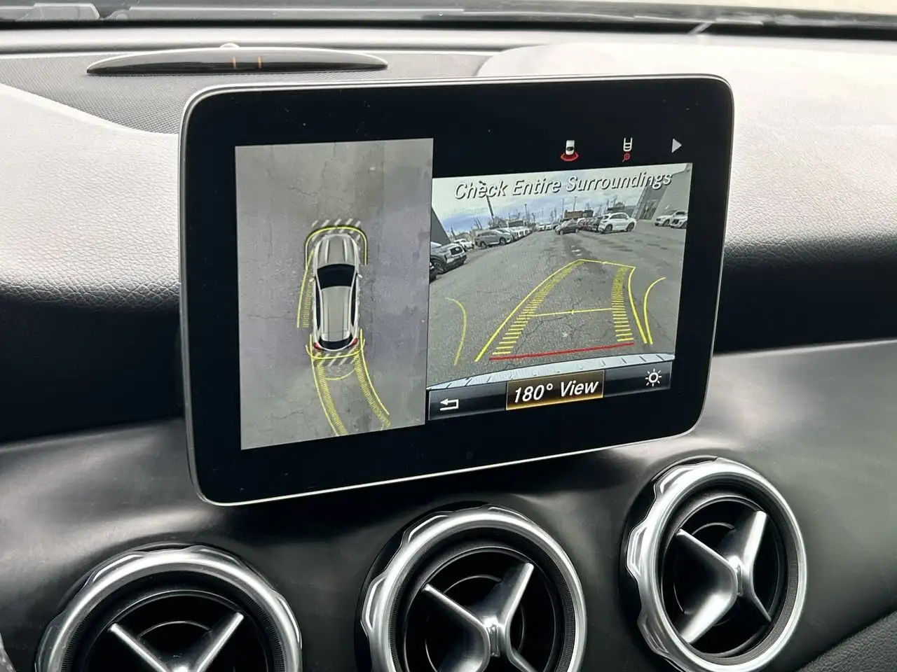 Mercedes-Benz GLA снимка Mercedes-Benz GLA