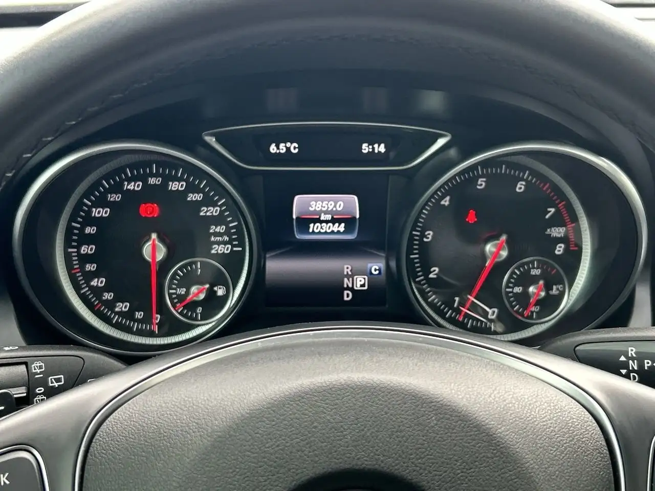 Mercedes-Benz GLA снимка Mercedes-Benz GLA
