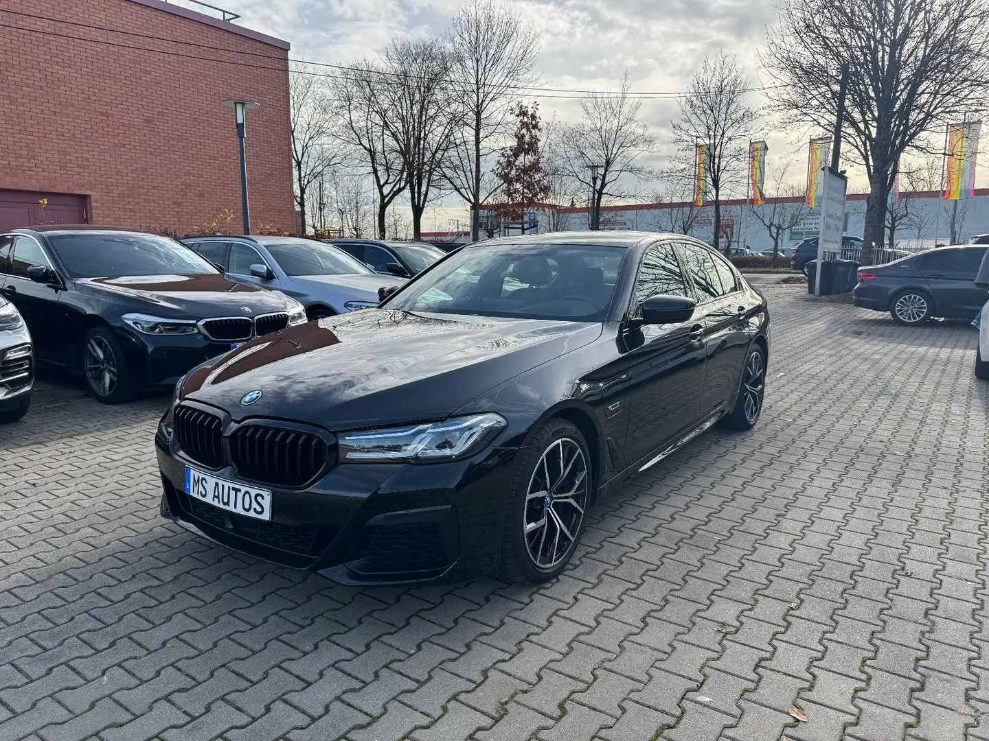 BMW 545 e xD*MSportpaket*Head Up*4Zon.Klim*Laserlicht Schwarz - 1