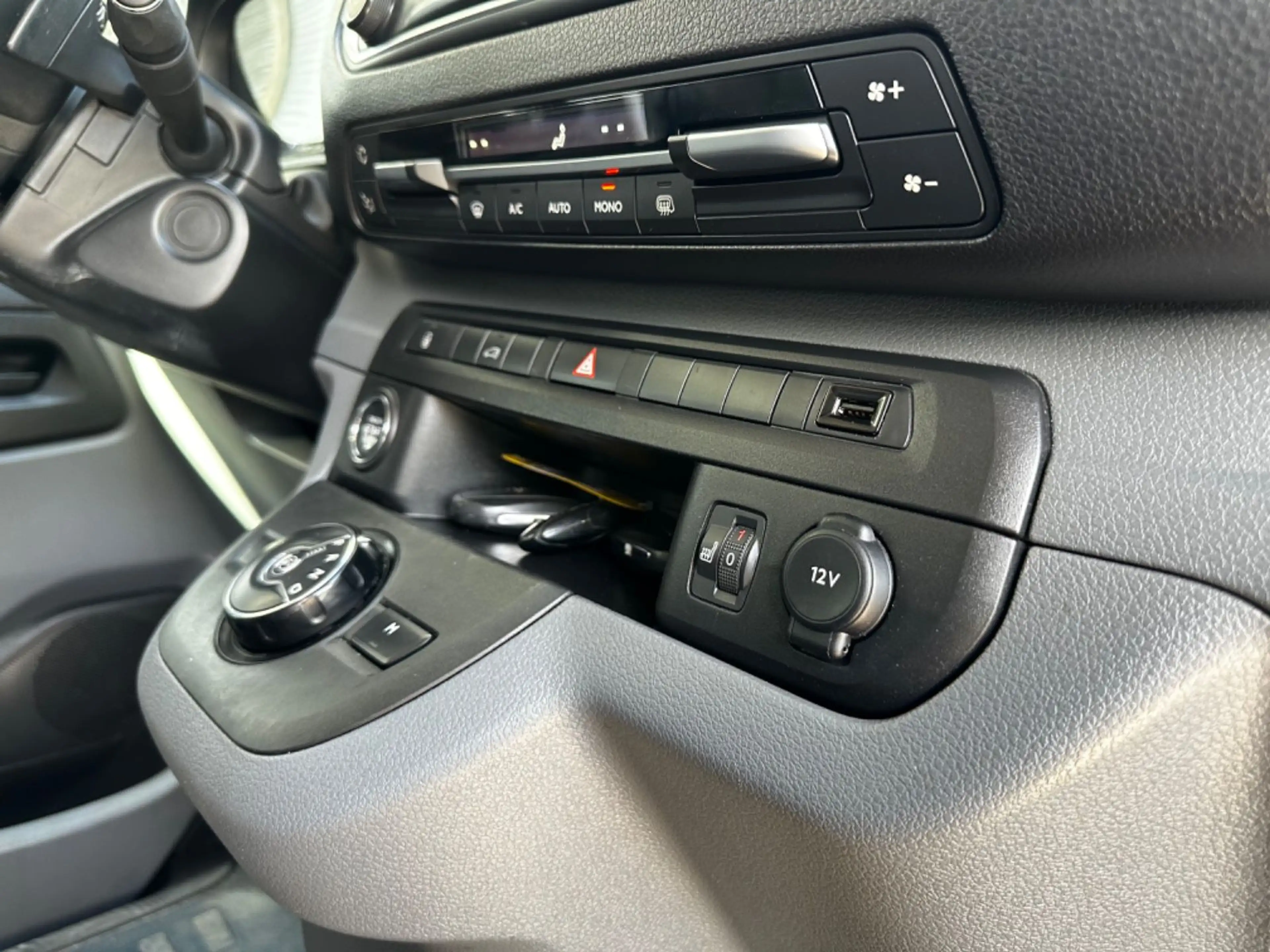 Opel Vivaro 2.0 D Kasten L2 Automat*Regalsystem* — photo 13