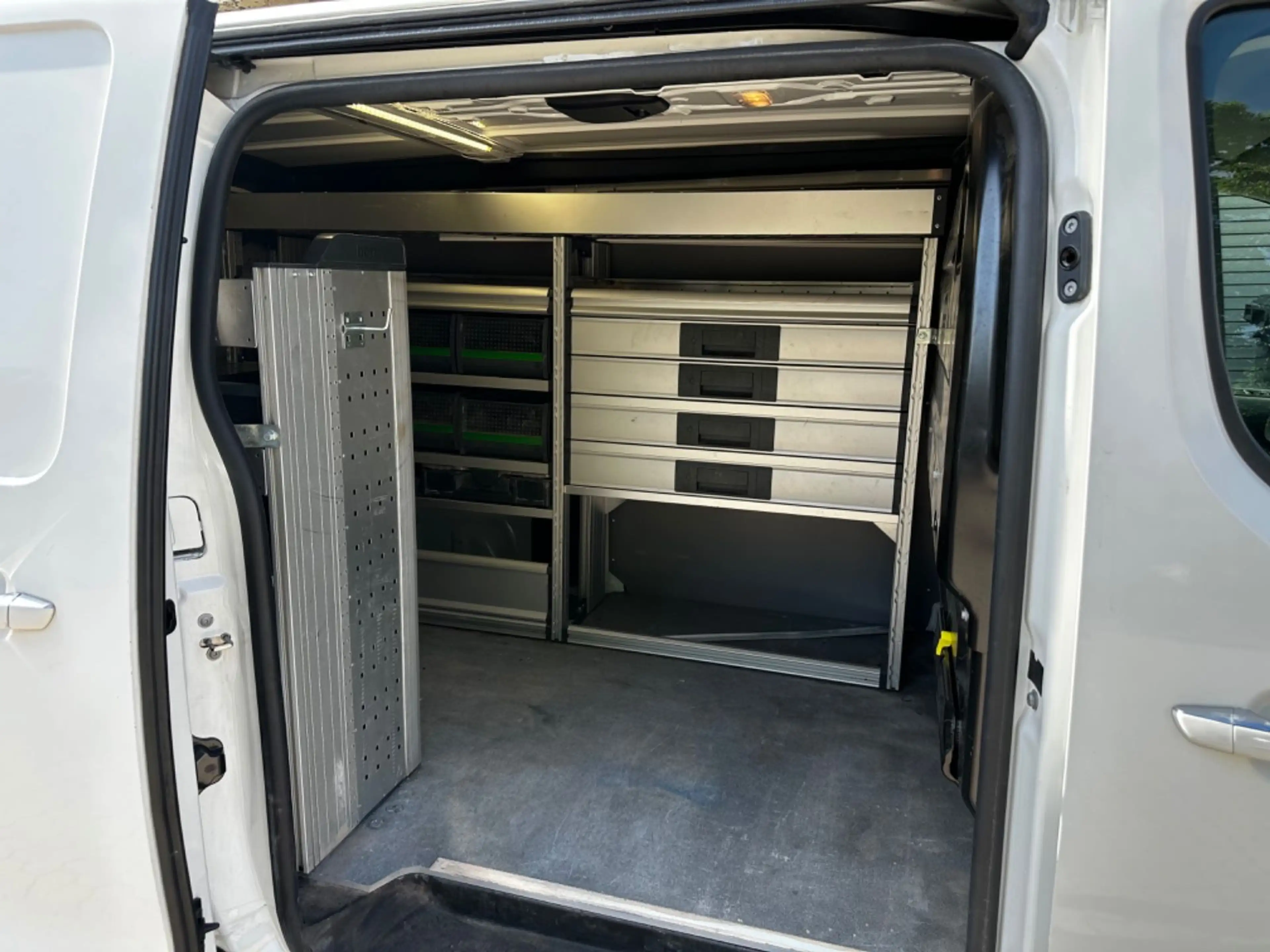 Opel Vivaro 2.0 D Kasten L2 Automat*Regalsystem* — photo 9