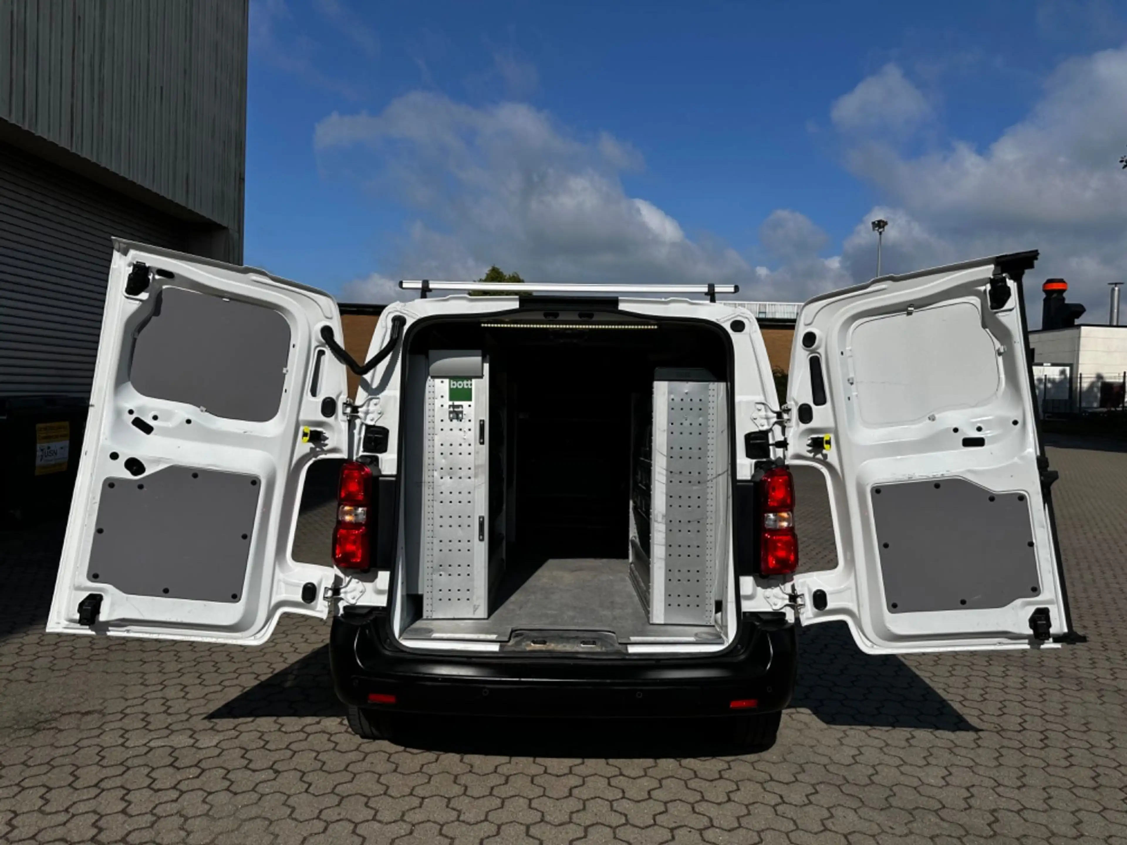 Opel Vivaro 2.0 D Kasten L2 Automat*Regalsystem* — photo 5