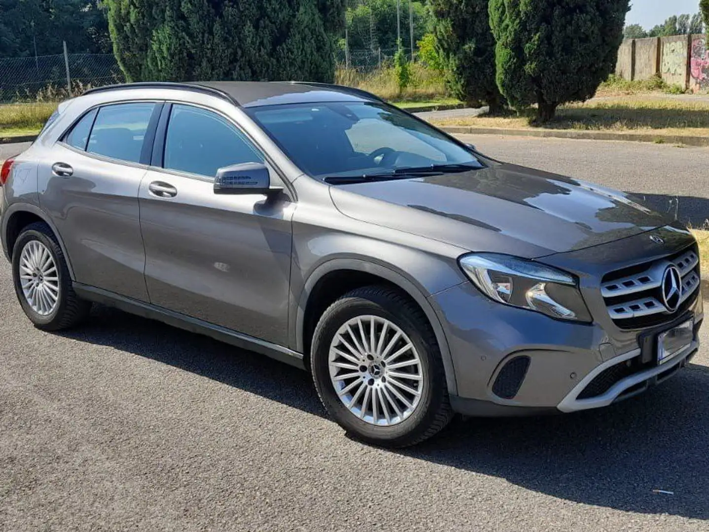Mercedes-Benz GLA 180 GLA 180 d Business auto Silber - 1