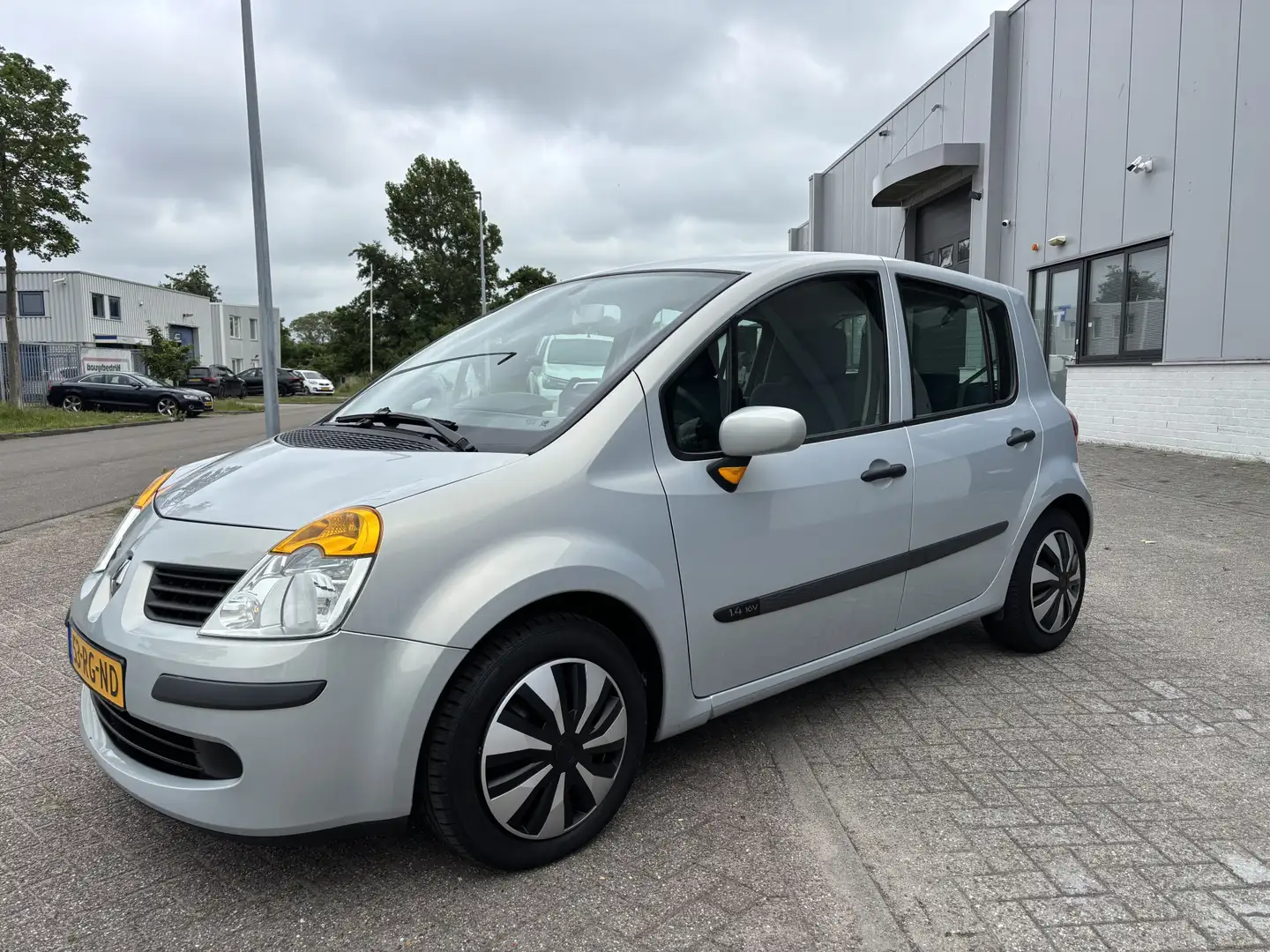 Renault Modus 1.4-16V Authentique Luxe 98 PK. Slechts 77.000 KM Срібний - 1