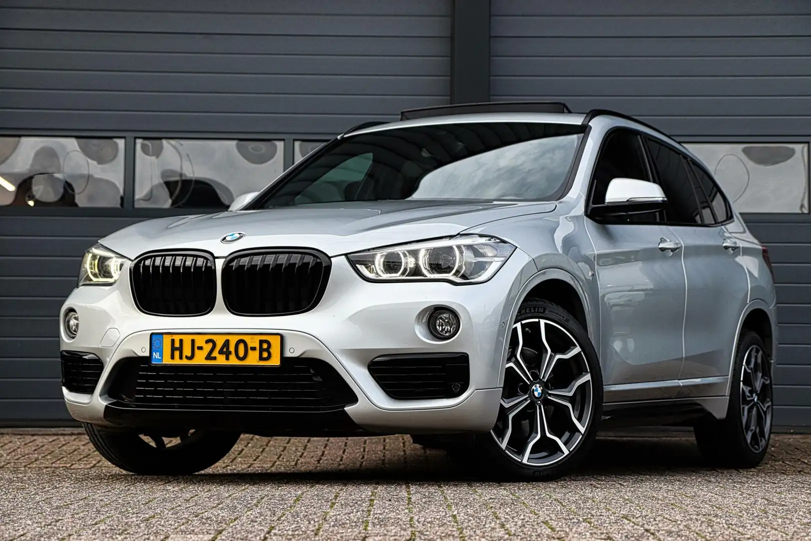 BMW X1 sDrive20i Sportline /AUT./LED/PANODAK/NAVI/CRUISE/ Grey - 1