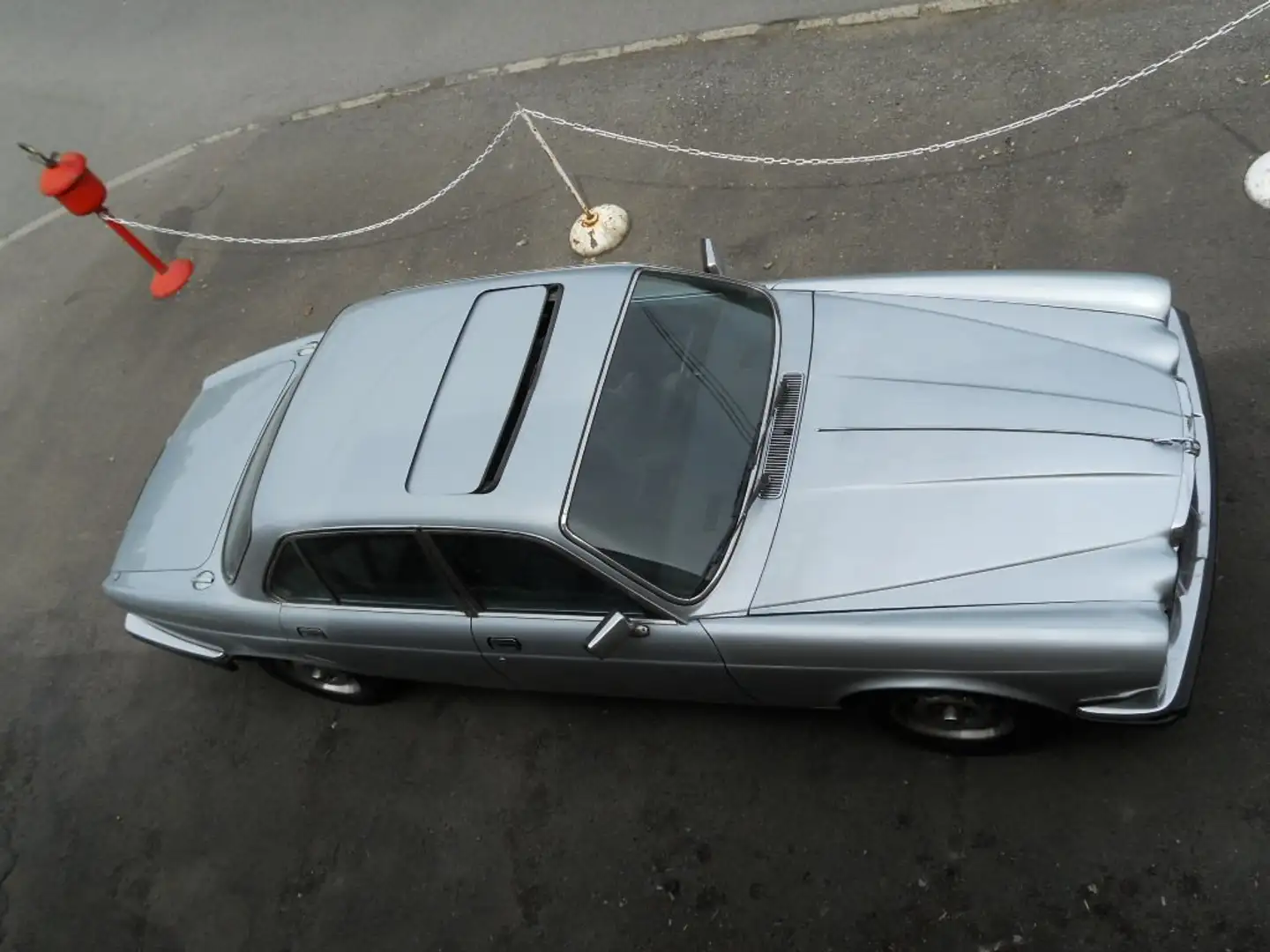 Jaguar XJ6 srebrna - 1