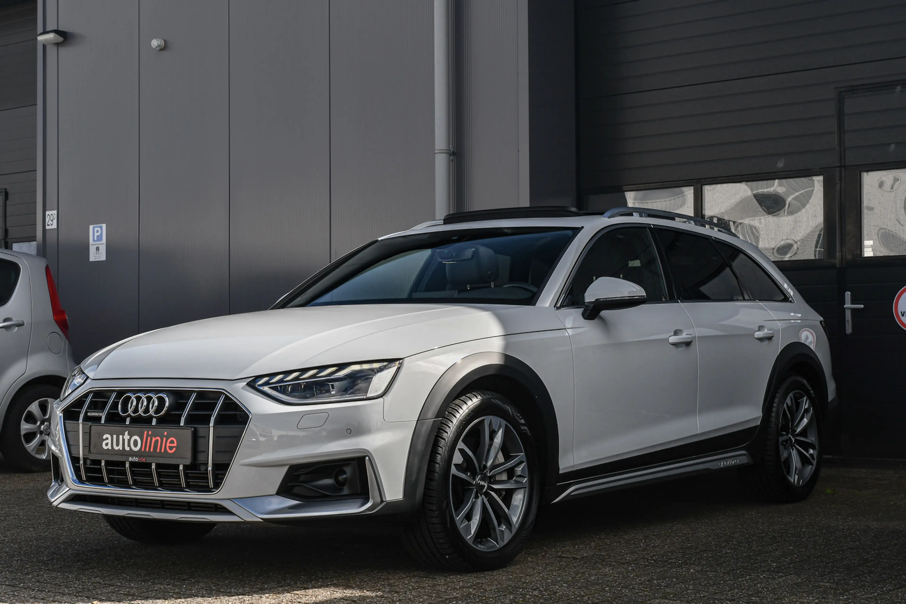 Audi A4 allroad quattro 45 TFSI, Trekhaak, Pano, Matrix, B&O, Memo — photo 7
