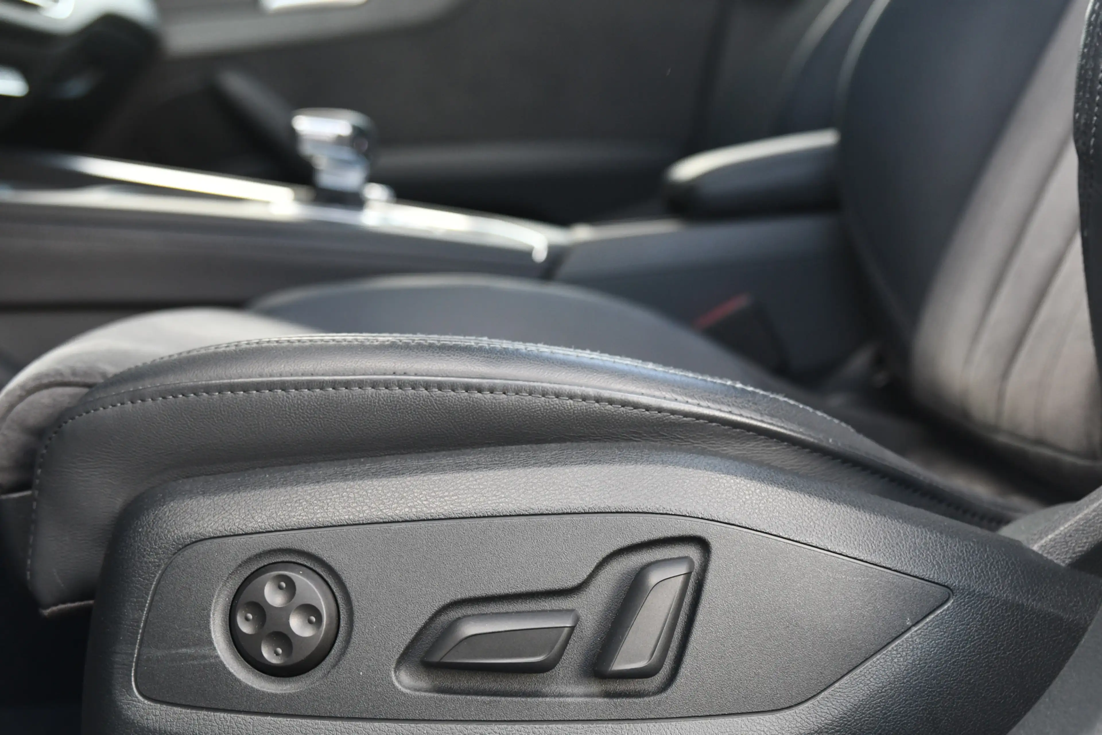 Audi A4 allroad quattro 45 TFSI, Trekhaak, Pano, Matrix, B&O, Memo — photo 18