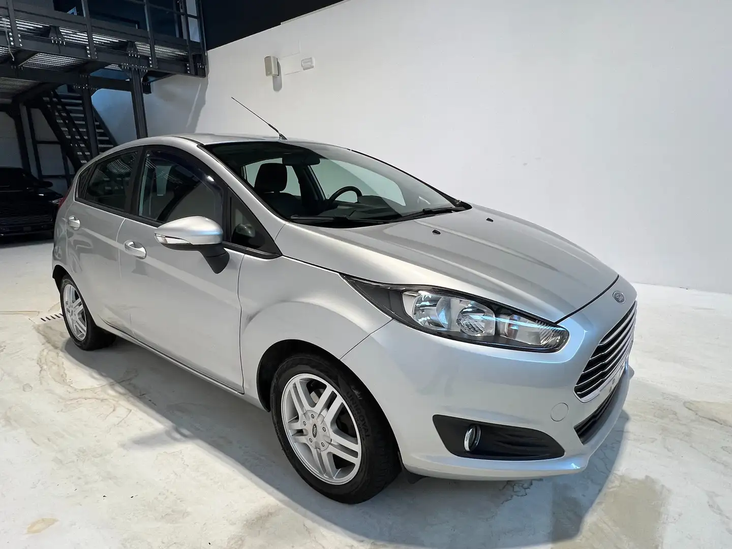 Ford Fiesta Ford Fiesta 1.5 dci Grijs - 1