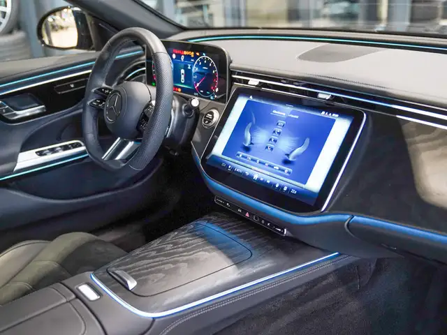 Mercedes-Benz E-Class view 9