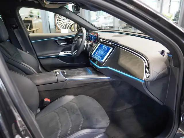 Mercedes-Benz E-Class view 8