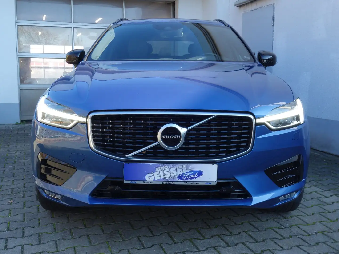 Volvo XC60 R Design AWD Autom PANO Leder AHK LED Blauw - 2