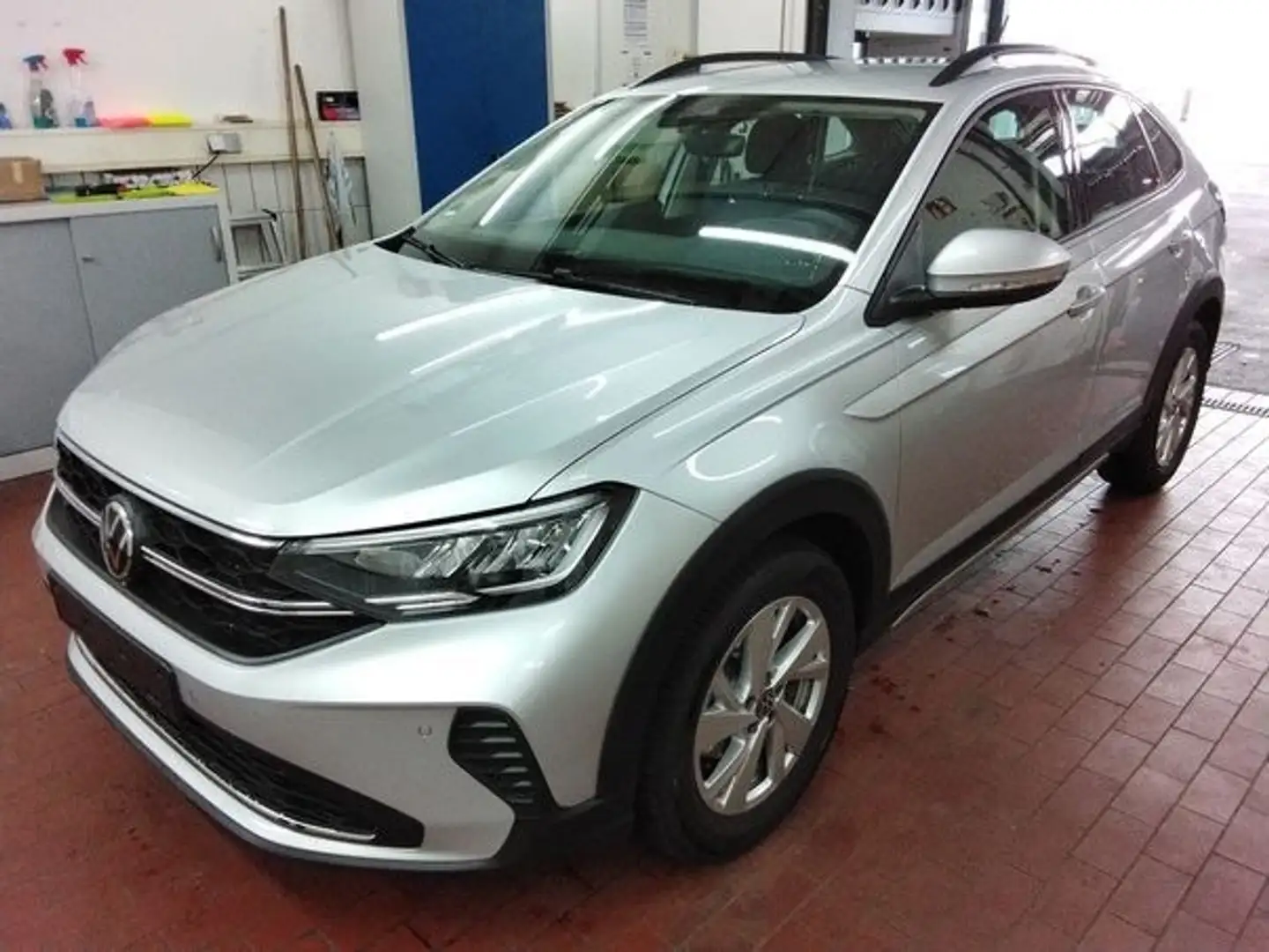 Volkswagen Taigo 1.0 TSI Life *LED*PDC*NAVI*SITZH* Silber - 2