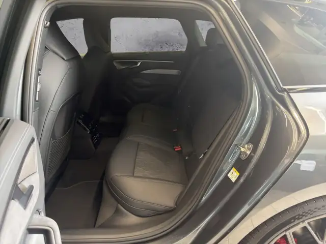 Audi A6 view 10
