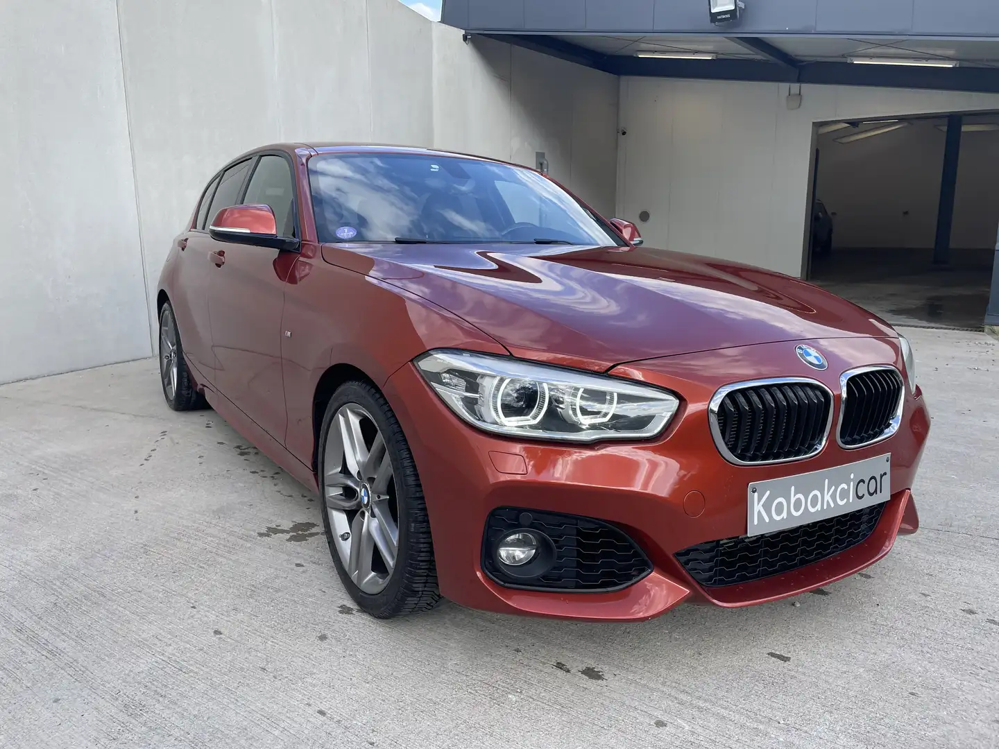 BMW 118 (PACK M) CUIR/LED/RADAR/CLIMATISATION Orange - 1