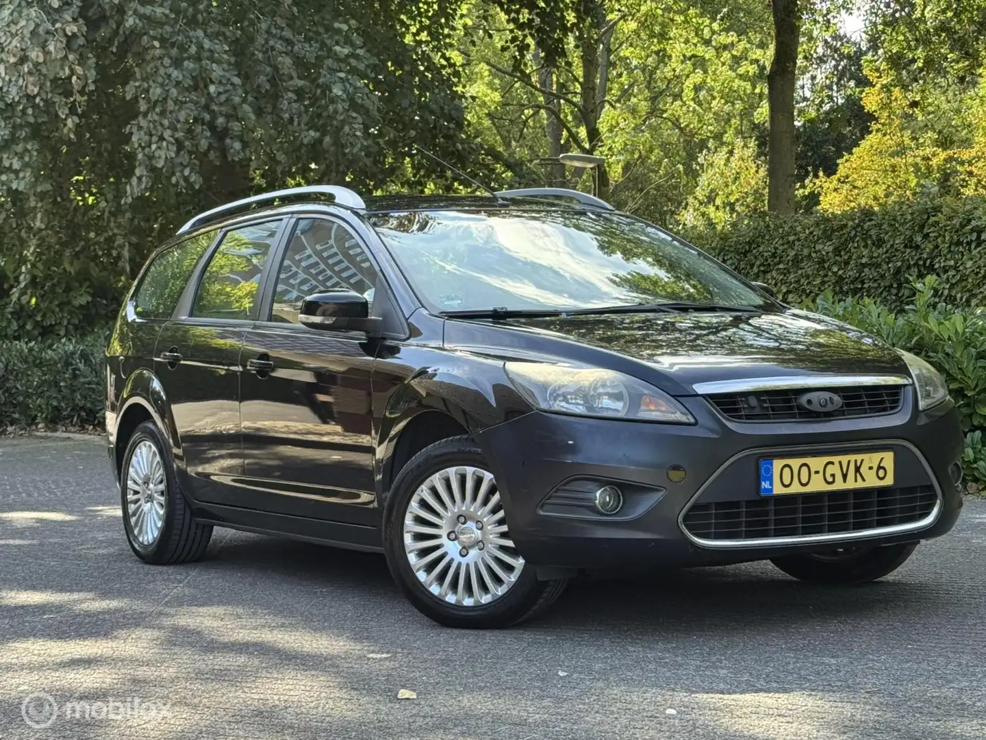 Ford Focus Wagon 1.8 Titanium Flexi Fuel/PDC/LMW/NAVI/NAP Schwarz - 2