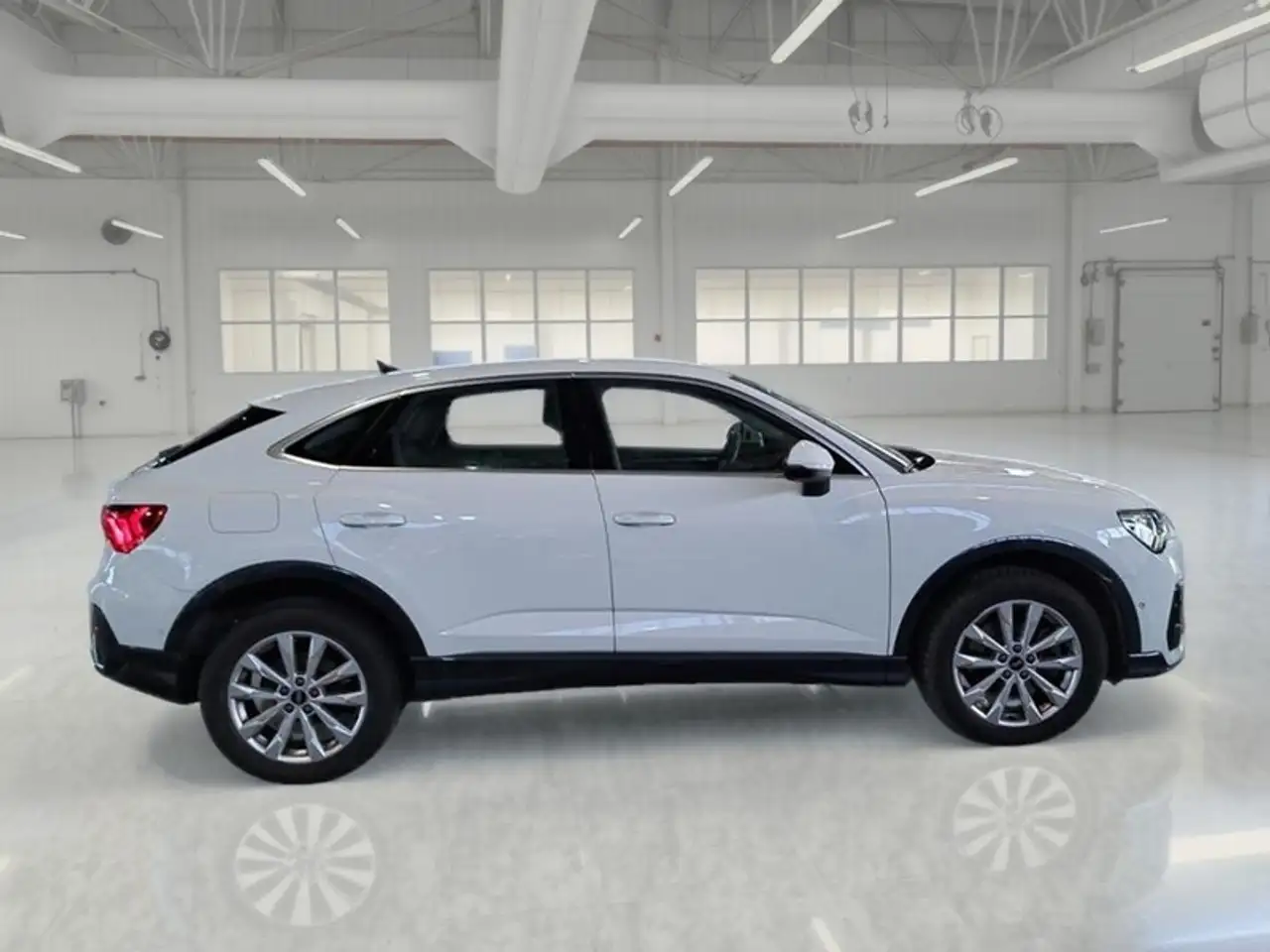 Audi Q3 SPORTBACK 45 TFSI E S TRONIC BUSINESS PLUS SUV 3