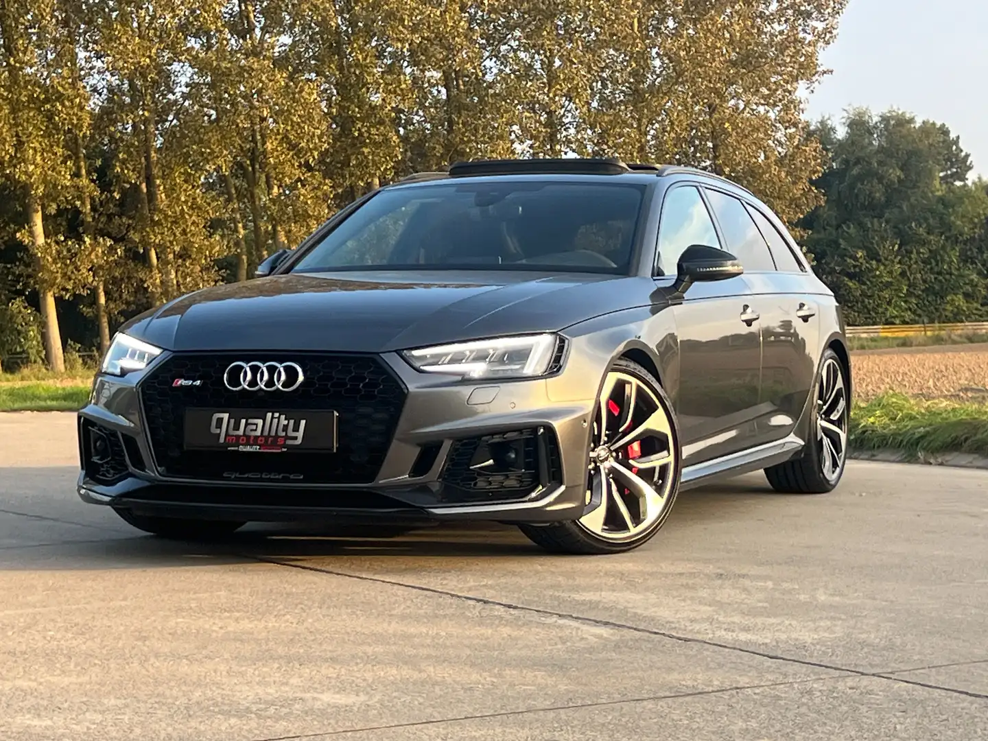 Audi RS4 AVANT  // FULL OPTION // FULL HISTORIC Grau - 2