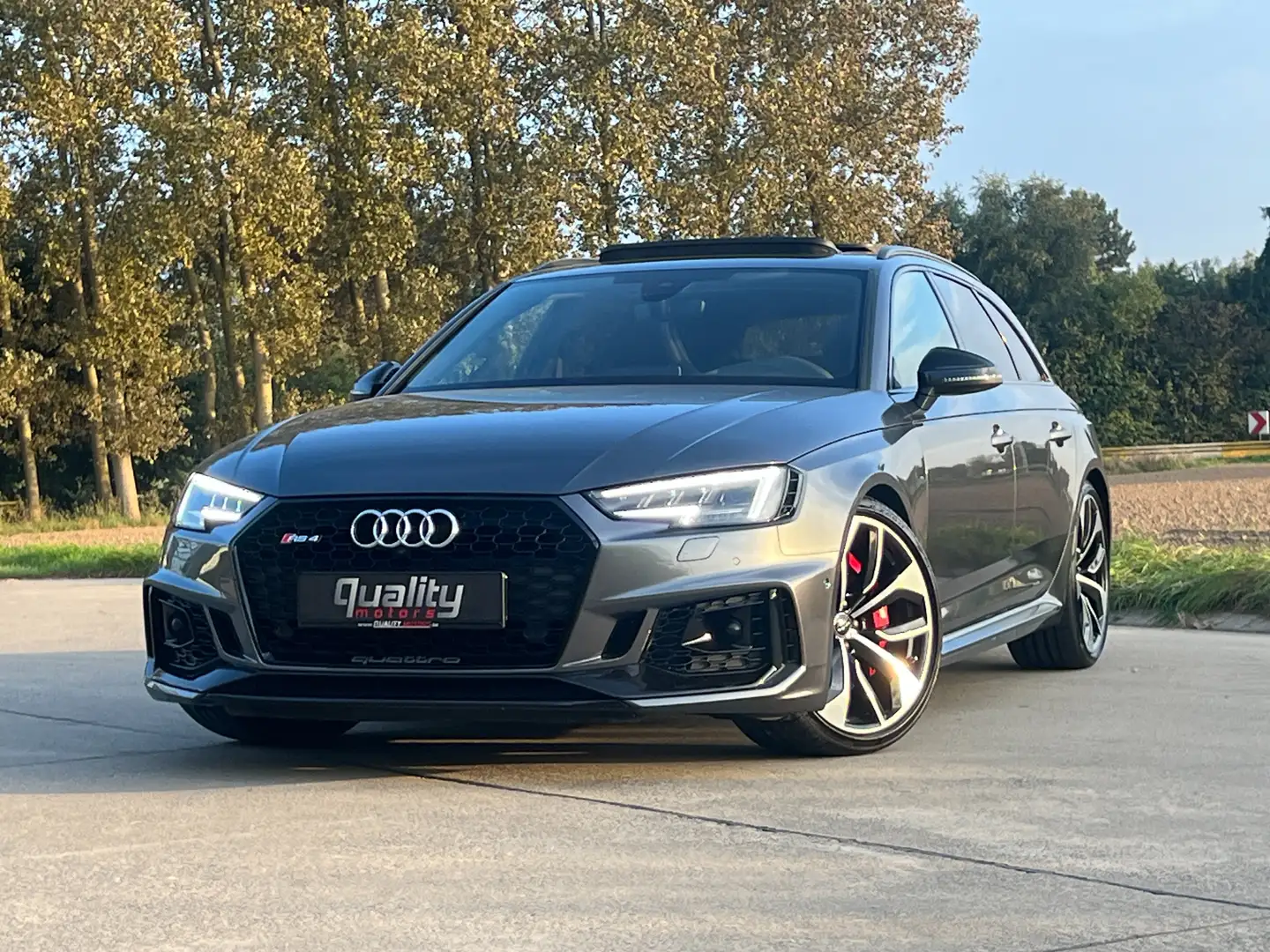 Audi RS4 AVANT  // FULL OPTION // FULL HISTORIC Grijs - 1