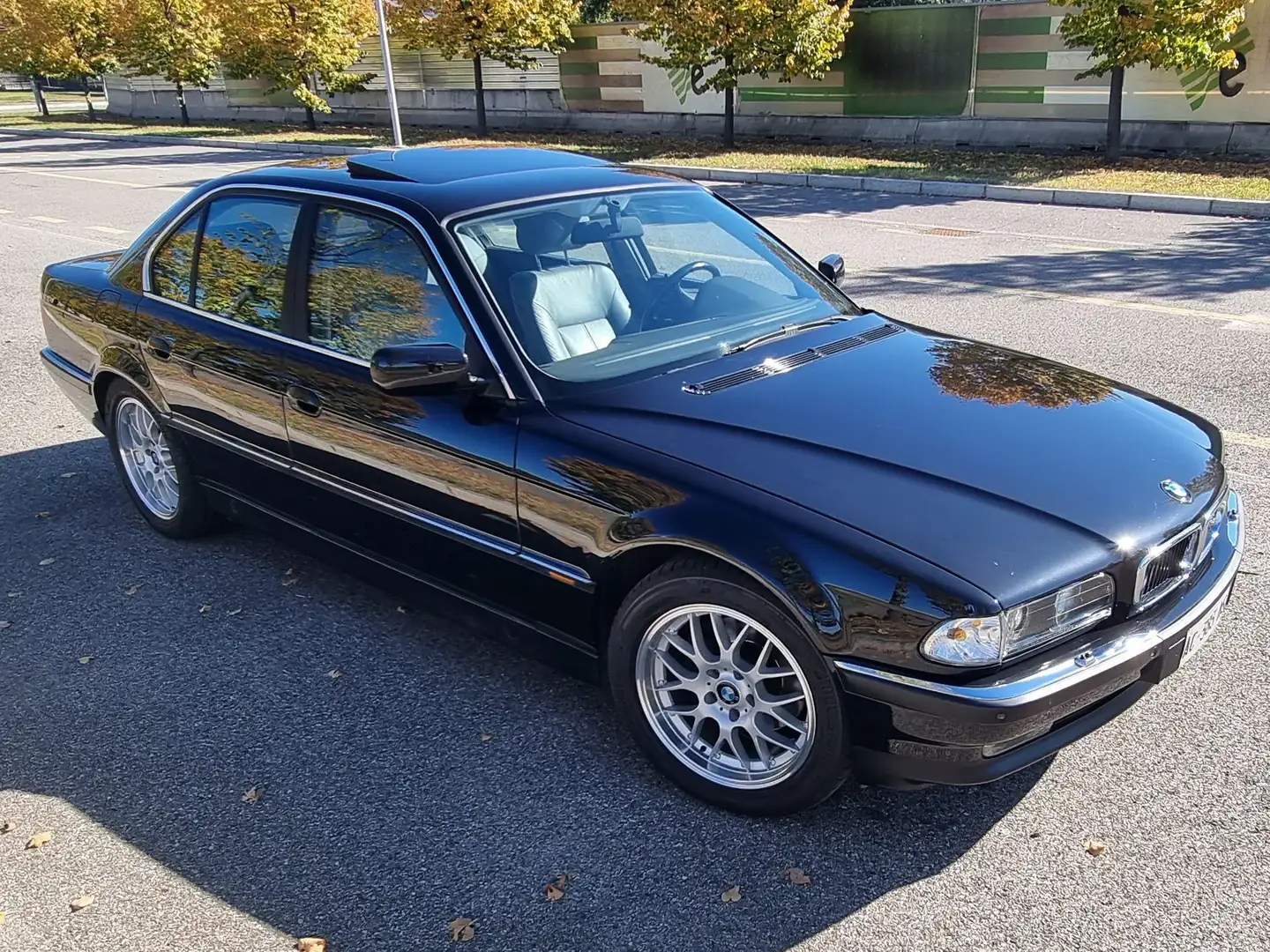 BMW 740 Serie 7 E38 740i Noir - 1