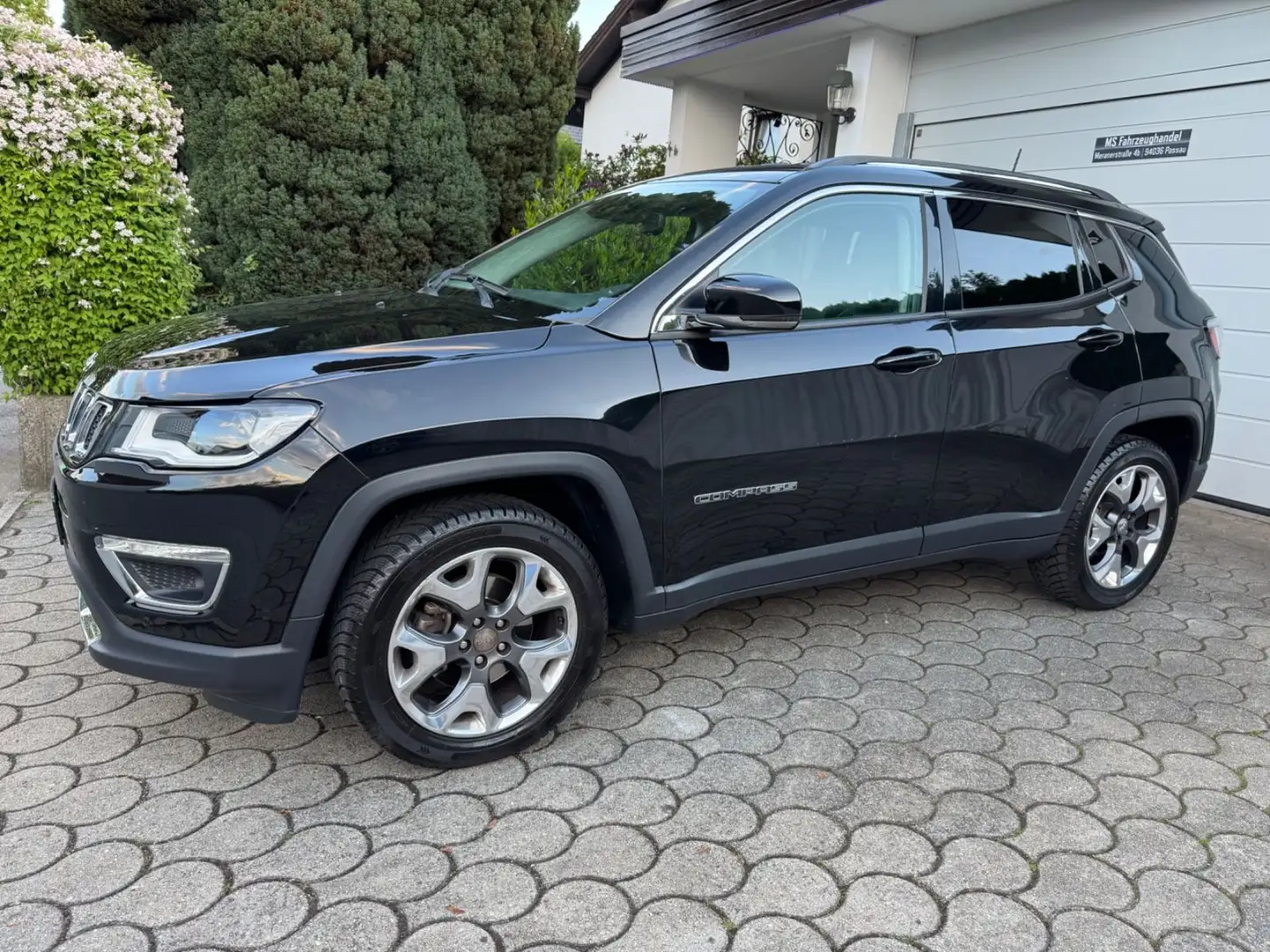 Jeep Compass Limited FWD *TÜV NEU* Schwarz - 2