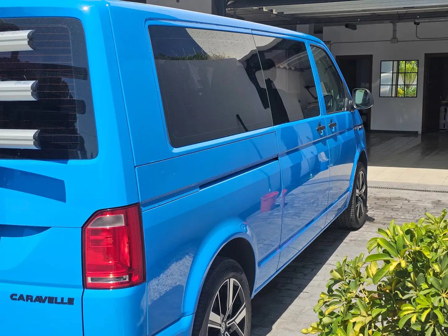 Volkswagen T6 Transporter Azul - 2
