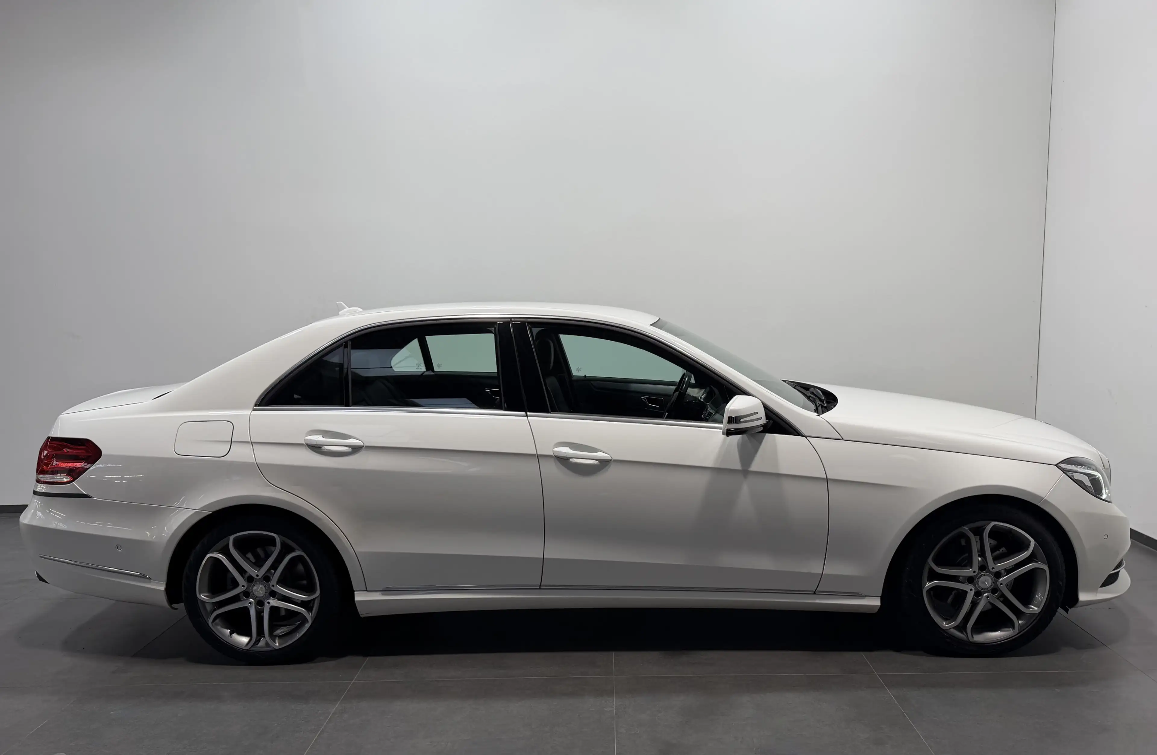 Mercedes-Benz E 220 CDI Limousine BlueEfficiency *SHZ*LED*Navi — photo 4