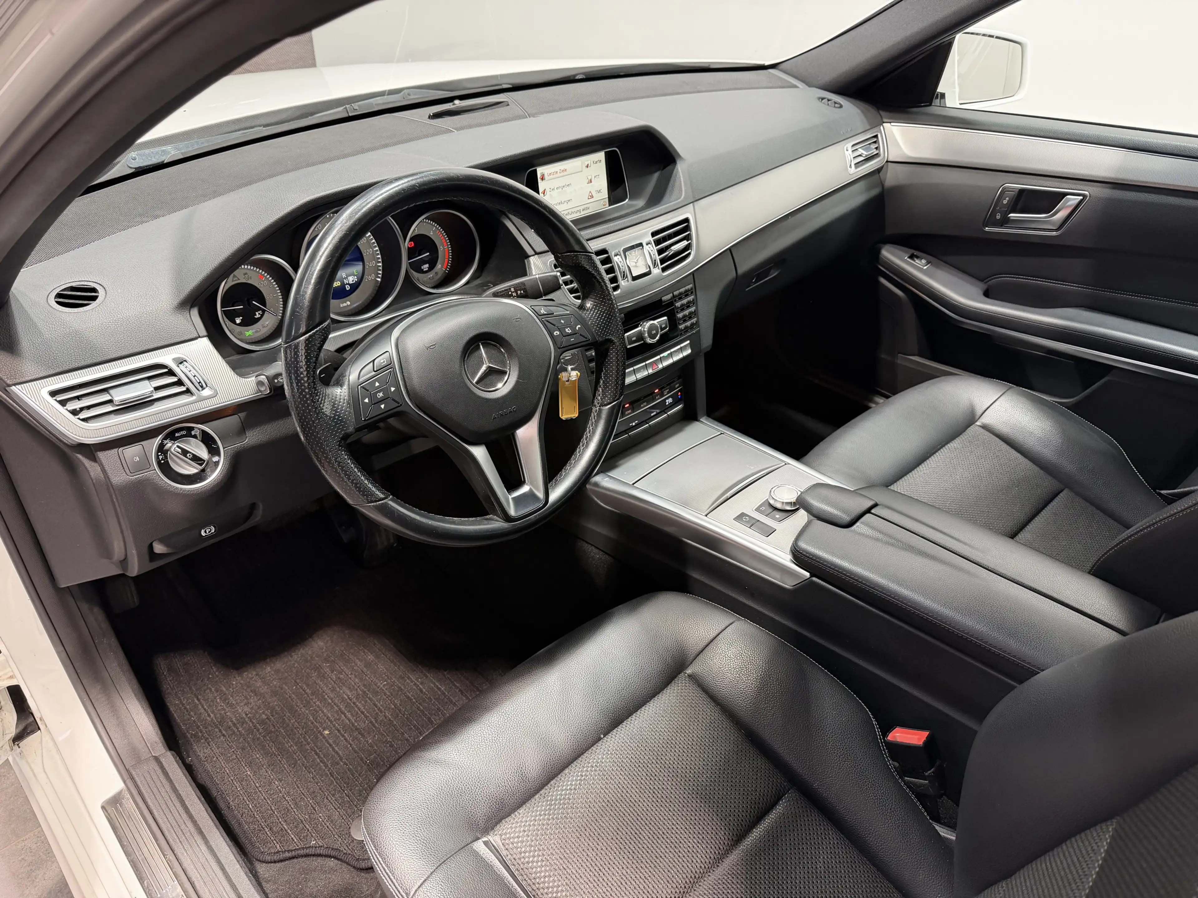 Mercedes-Benz E 220 CDI Limousine BlueEfficiency *SHZ*LED*Navi — photo 8