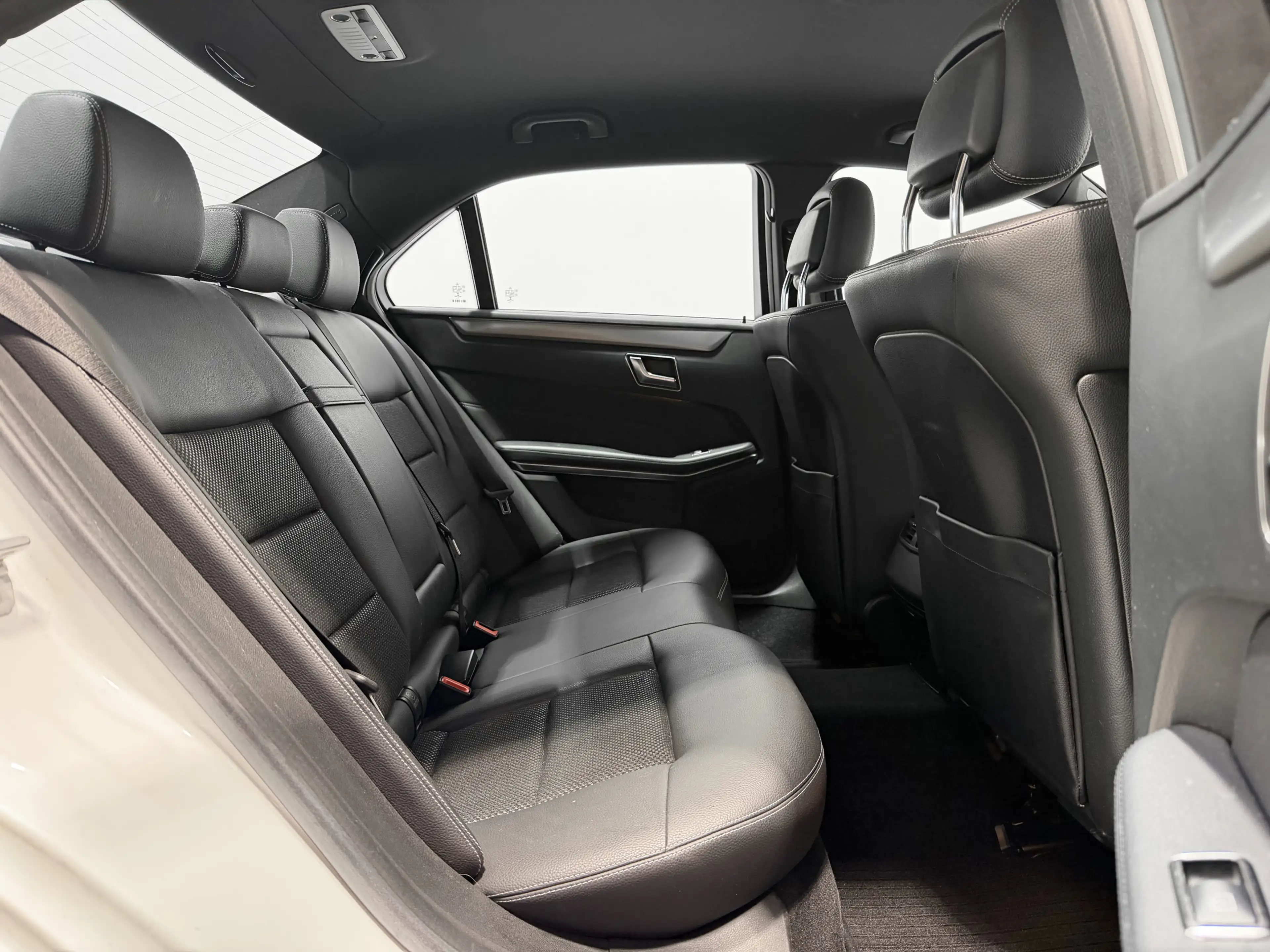 Mercedes-Benz E 220 CDI Limousine BlueEfficiency *SHZ*LED*Navi — photo 11