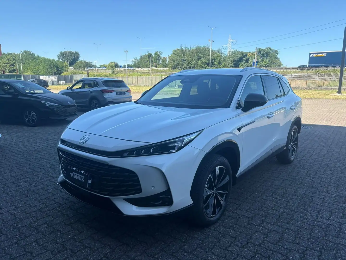 MG HS II 2024 1.5 Luxury auto Bianco - 2