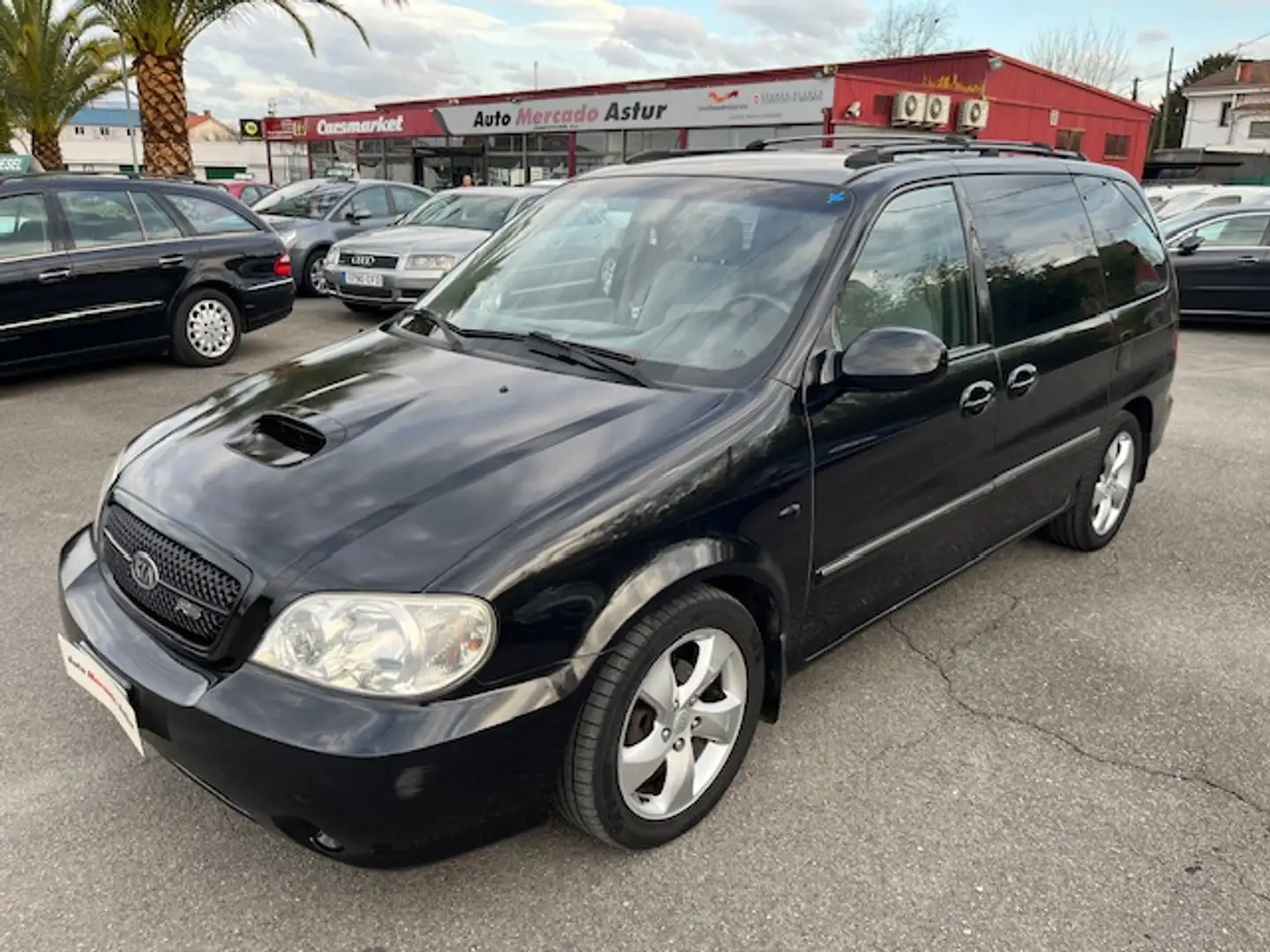 Kia Carnival 2.9CRDI LX Negro - 1