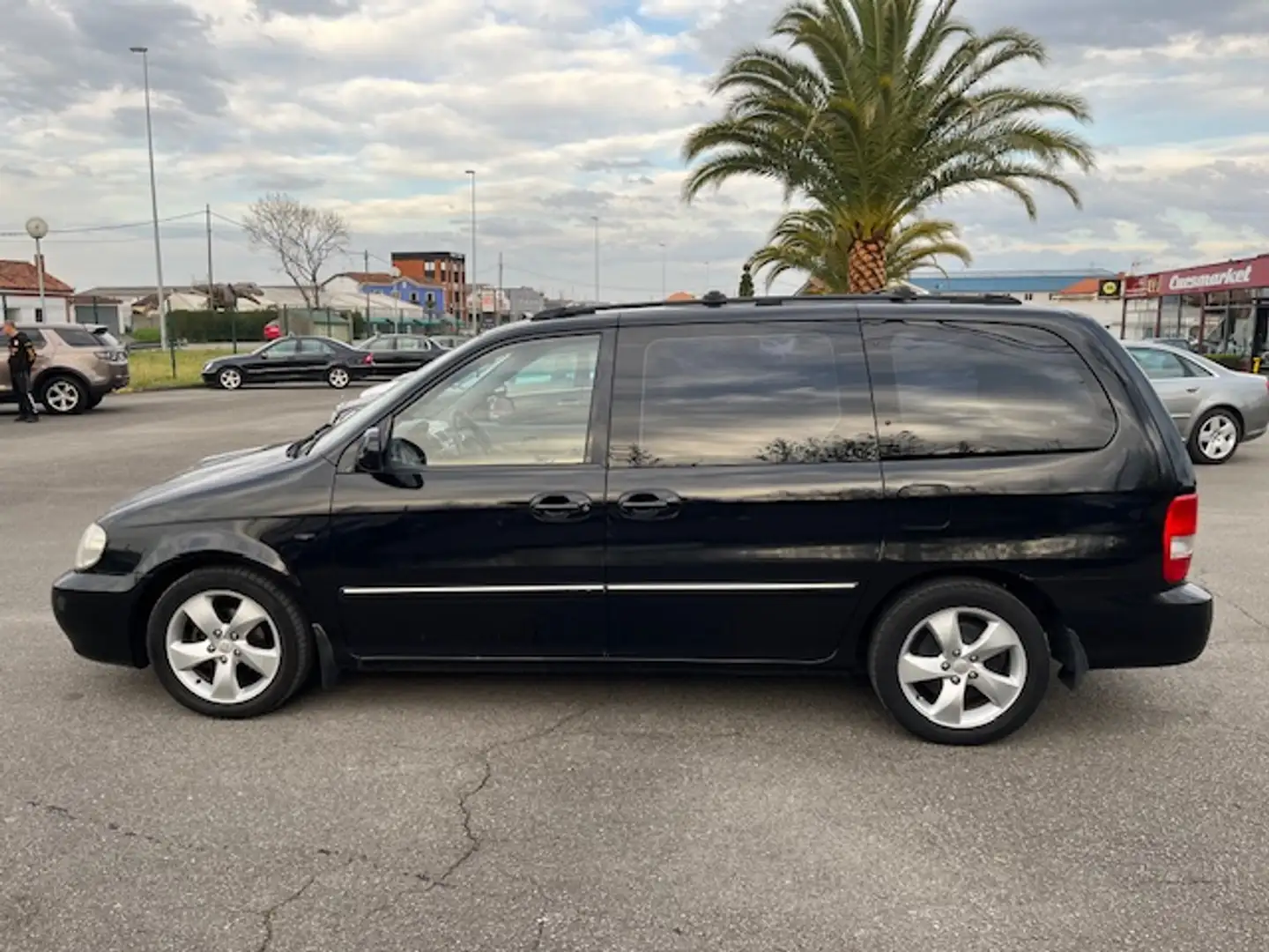 Kia Carnival 2.9CRDI LX Negro - 2